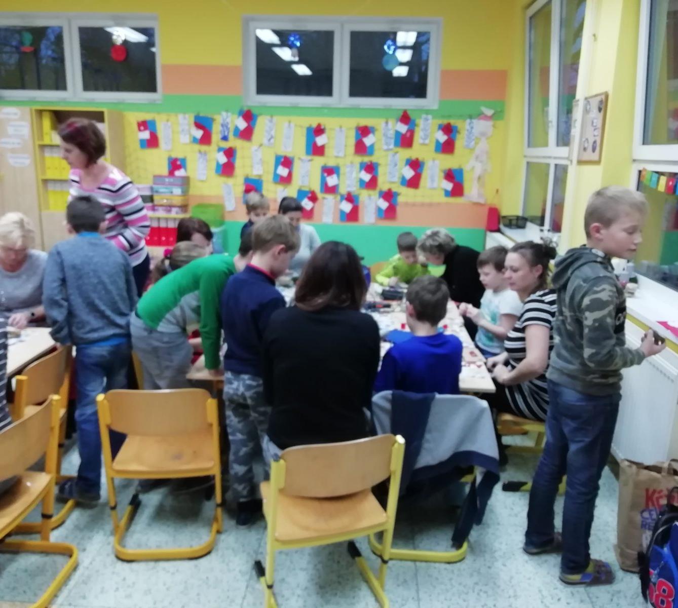 Prvňáčci vyrábí na Jarmark - 2