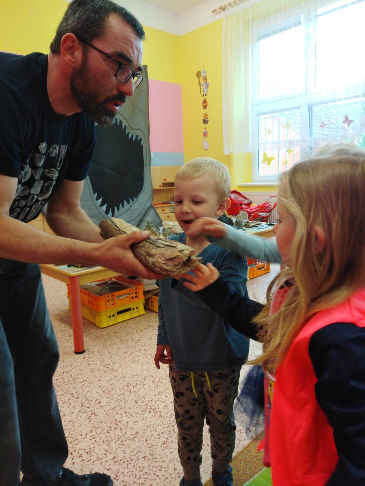 Projektový den v MŠ: "Cesta do Pravěku" - 80