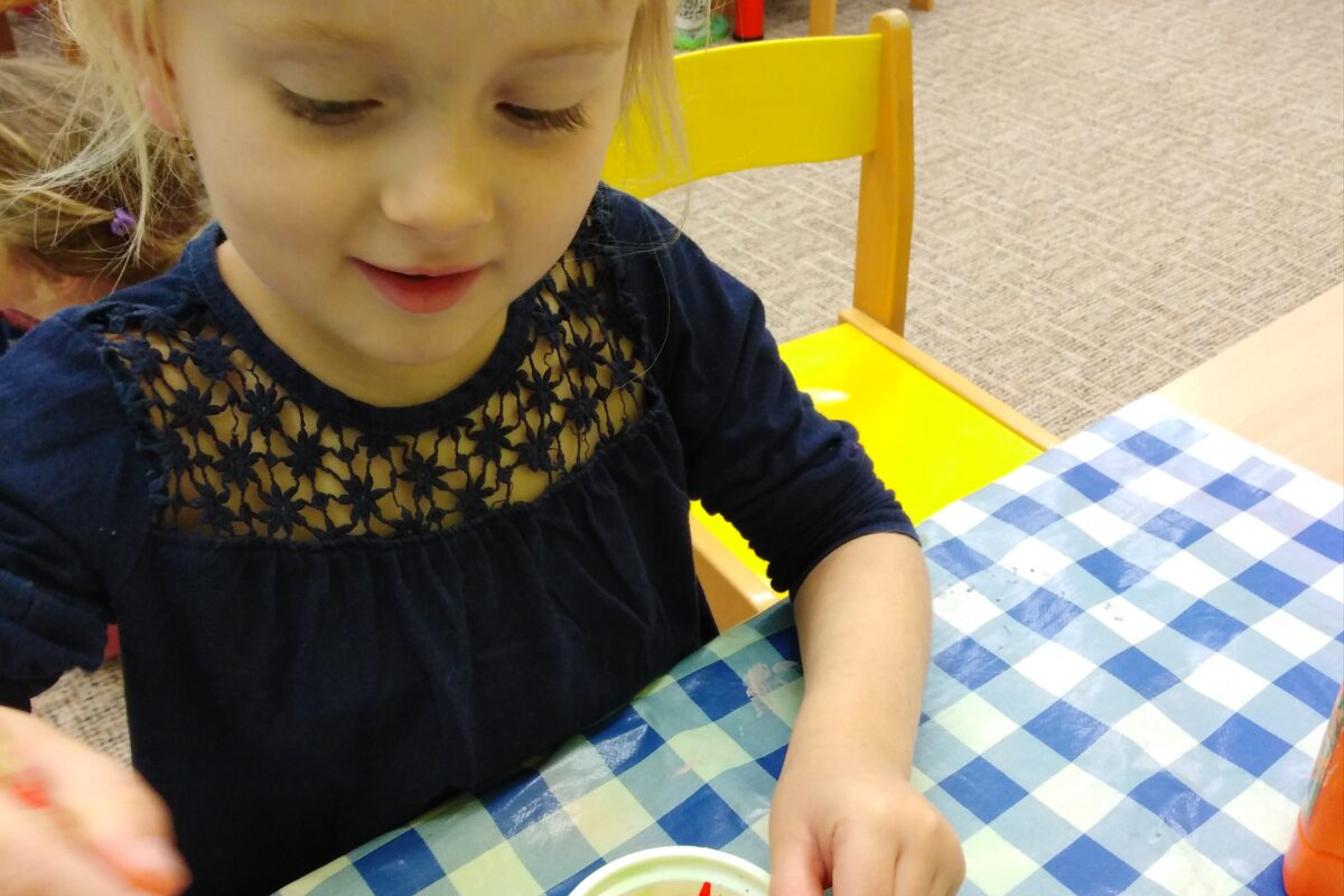 Broučci: "Tvořeníčko, tvoření" - "Listí žloutne, poletuje"