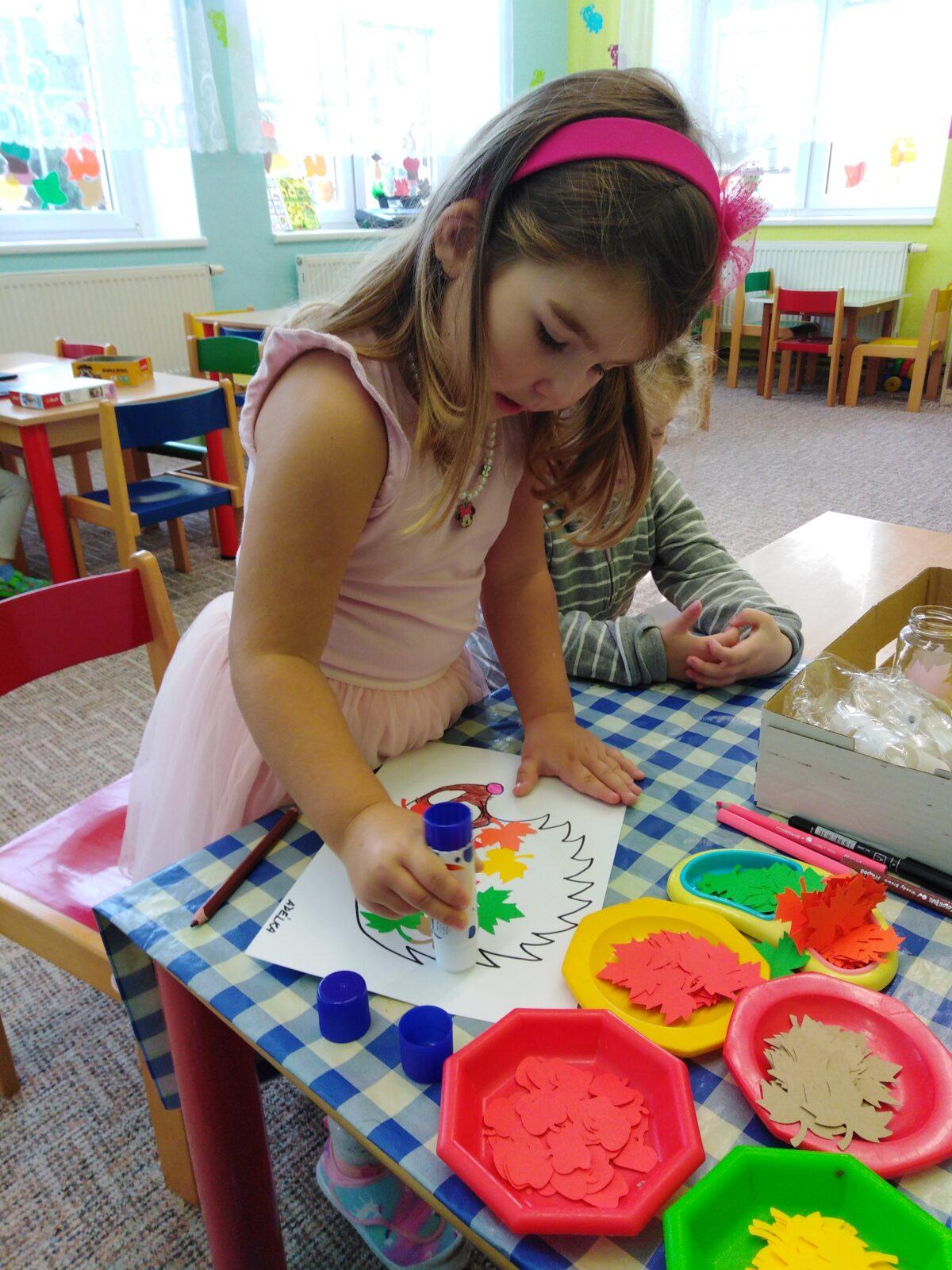 Broučci: "Tvořeníčko, tvoření" - "Listí žloutne, poletuje" - 26