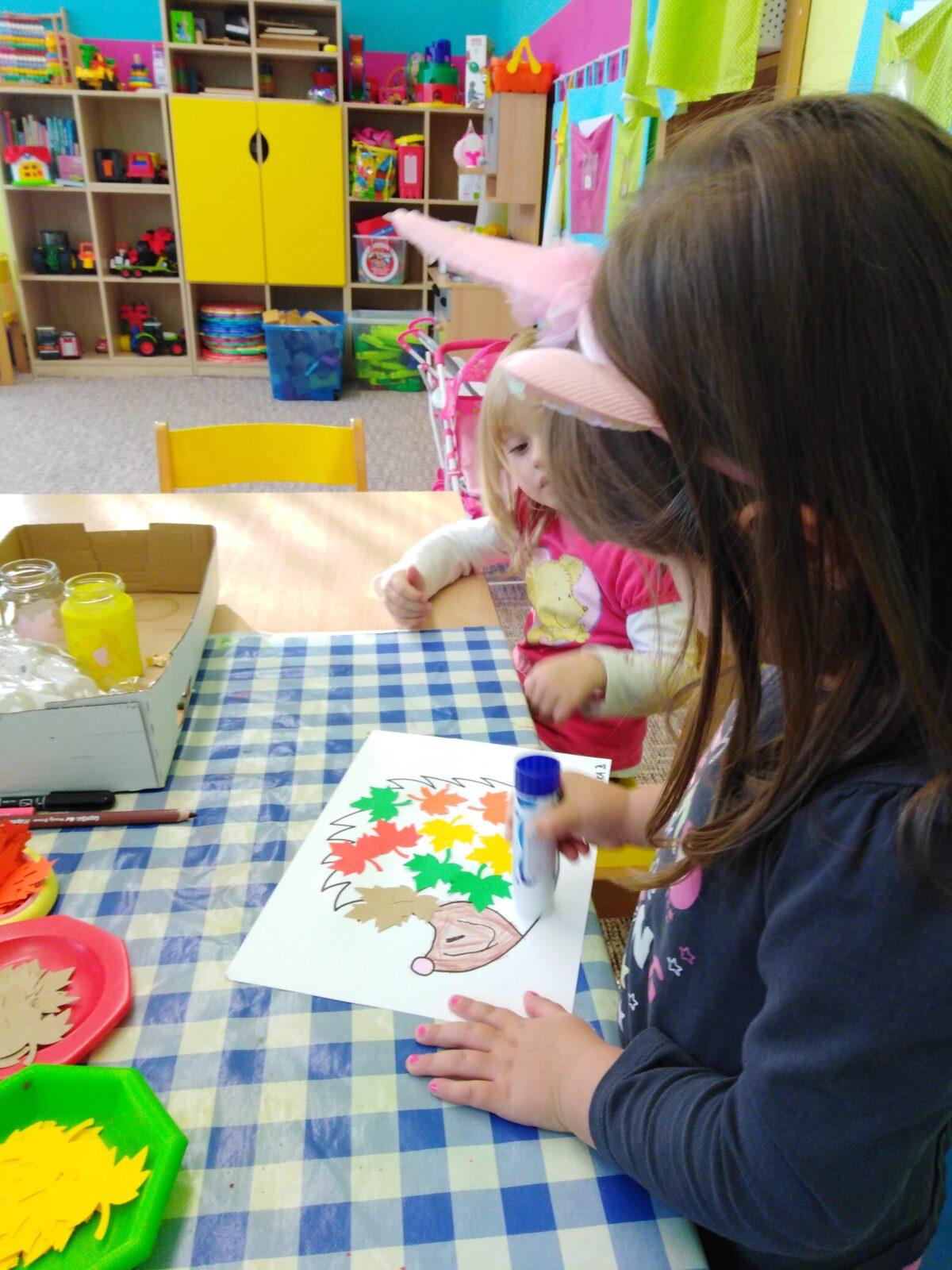 Broučci: "Tvořeníčko, tvoření" - "Listí žloutne, poletuje" - 27