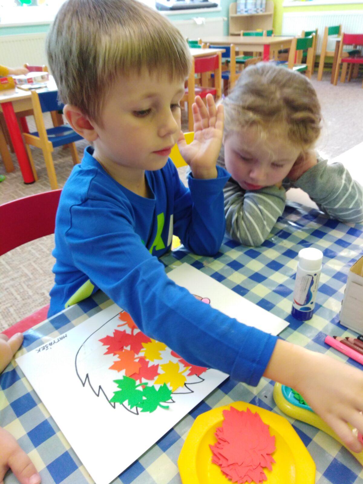 Broučci: "Tvořeníčko, tvoření" - "Listí žloutne, poletuje" - 29