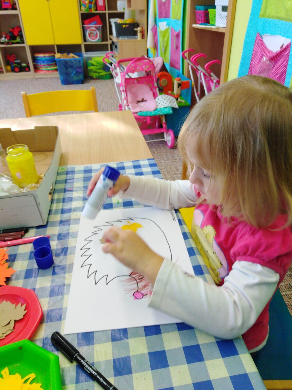 Broučci: "Tvořeníčko, tvoření" - "Listí žloutne, poletuje" - 31