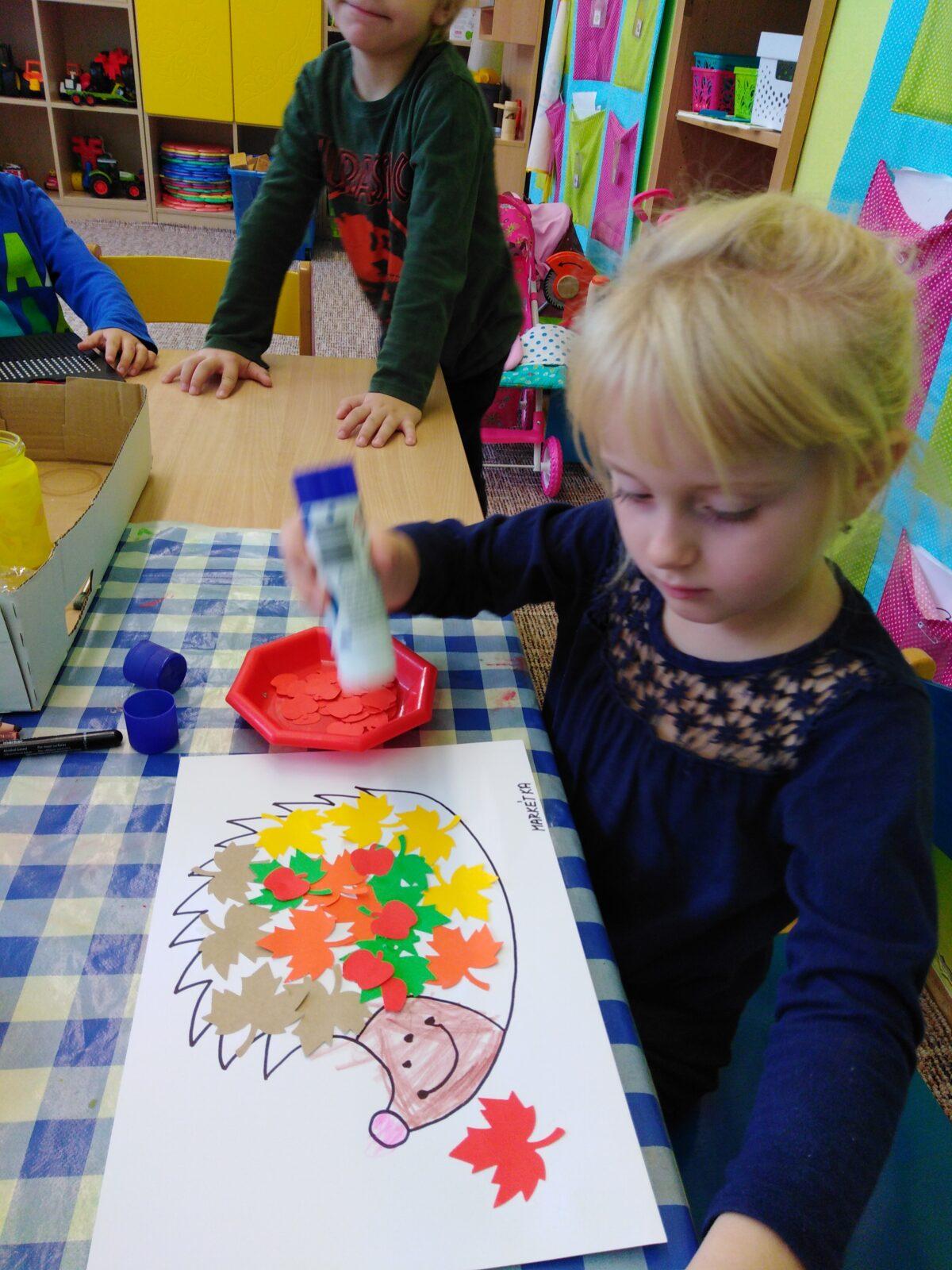 Broučci: "Tvořeníčko, tvoření" - "Listí žloutne, poletuje" - 35