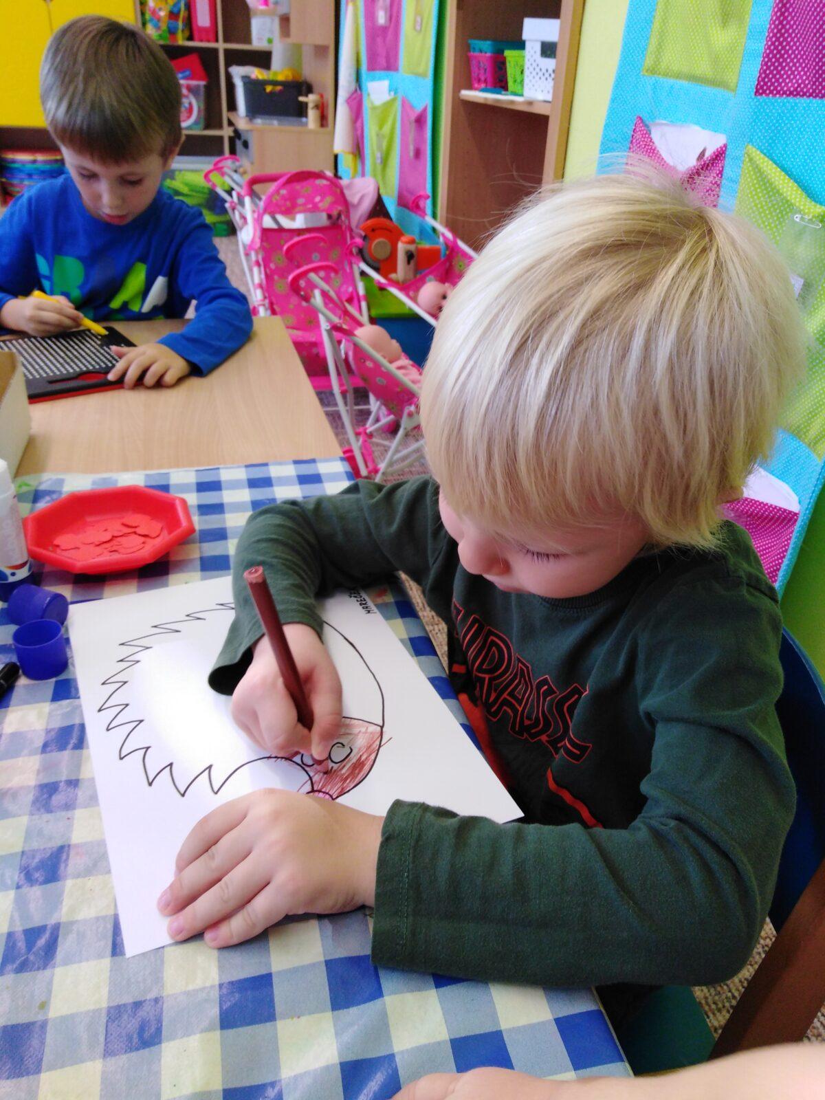 Broučci: "Tvořeníčko, tvoření" - "Listí žloutne, poletuje" - 38