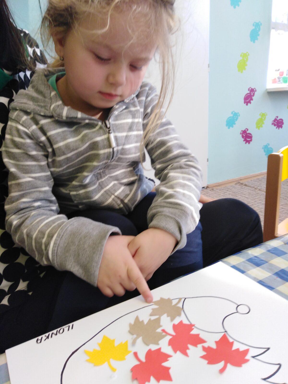 Broučci: "Tvořeníčko, tvoření" - "Listí žloutne, poletuje" - 44