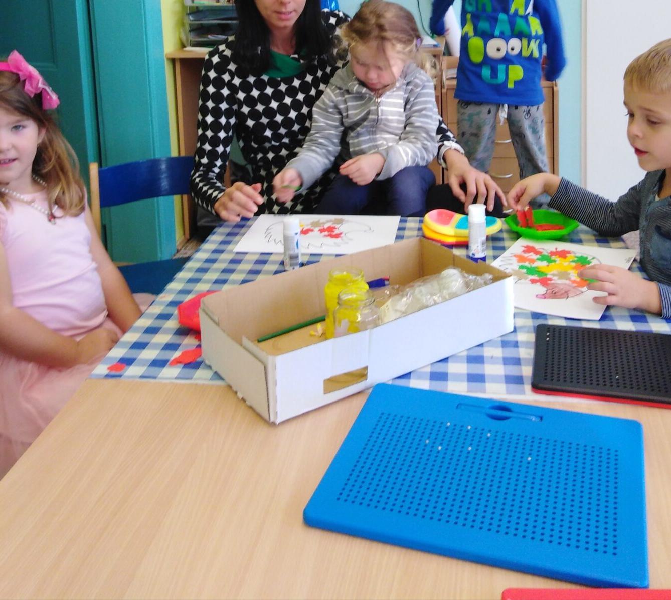 Broučci: "Tvořeníčko, tvoření" - "Listí žloutne, poletuje" - 45