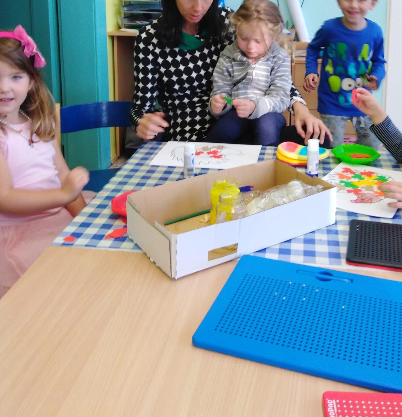 Broučci: "Tvořeníčko, tvoření" - "Listí žloutne, poletuje" - 46