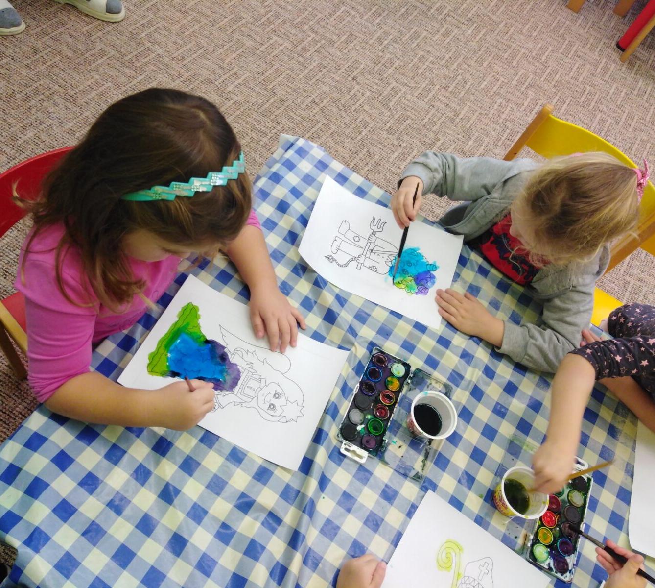 Broučci: "čertoviny", vycházka k Betlému, výroba sněhuláčka - 23