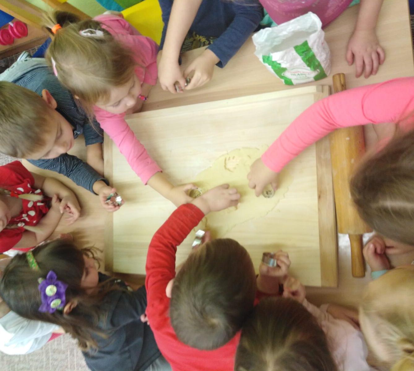 Broučci: pečeme linecké cukroví:-) - 2