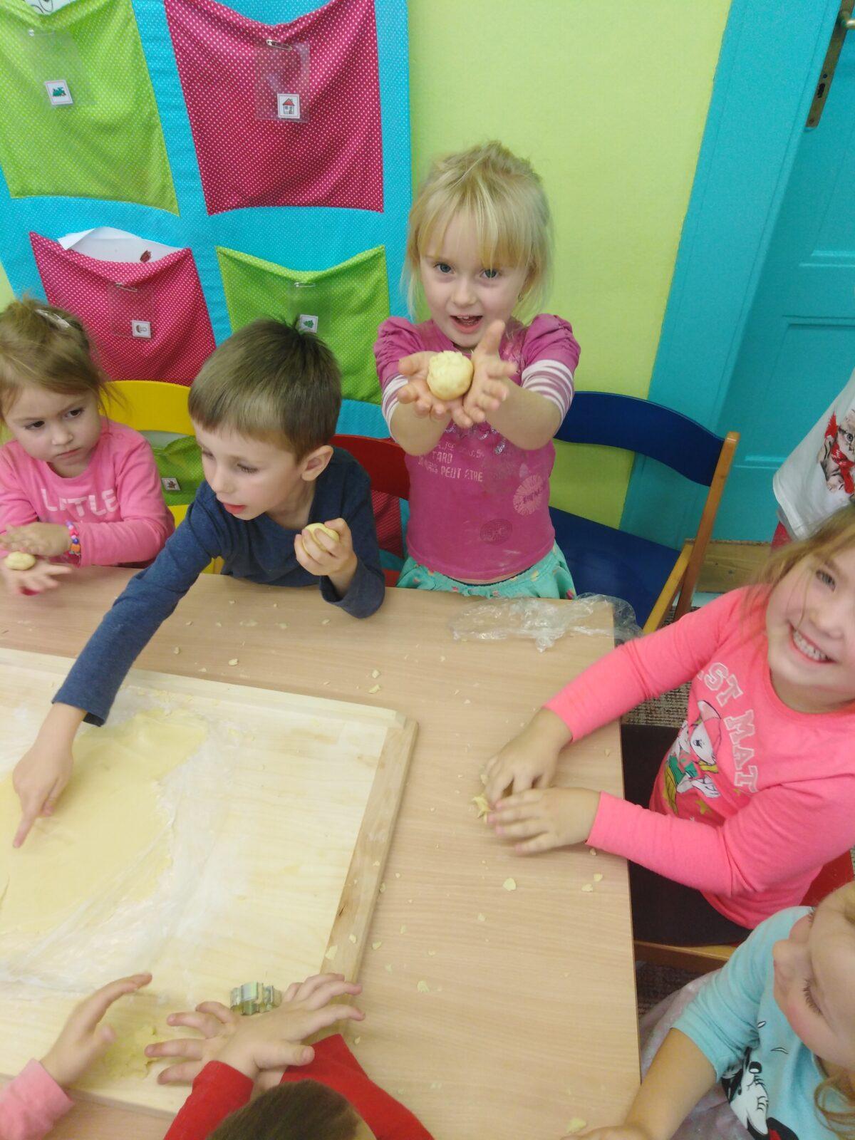 Broučci: pečeme linecké cukroví:-) - 12