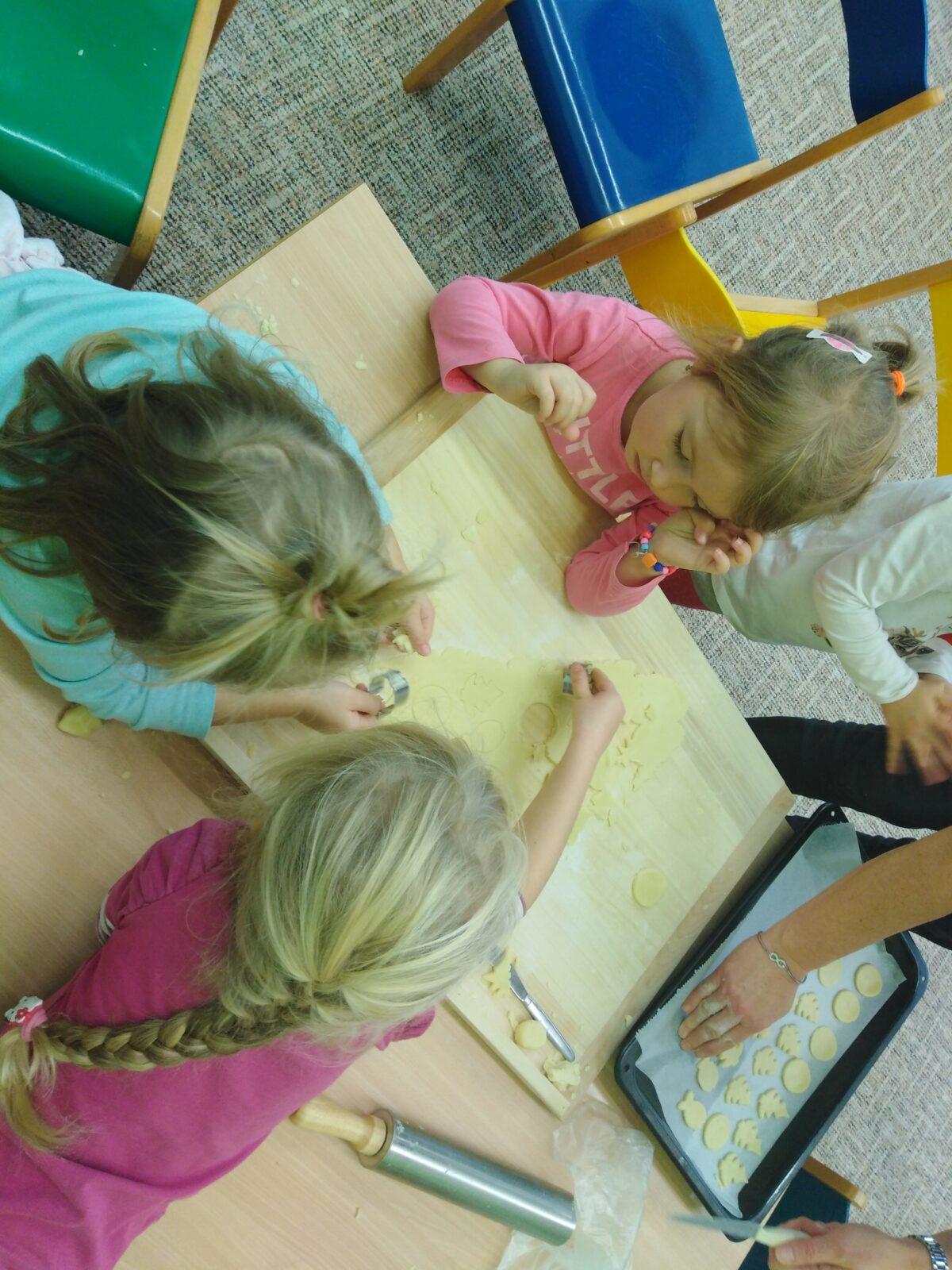 Broučci: pečeme linecké cukroví:-) - 18