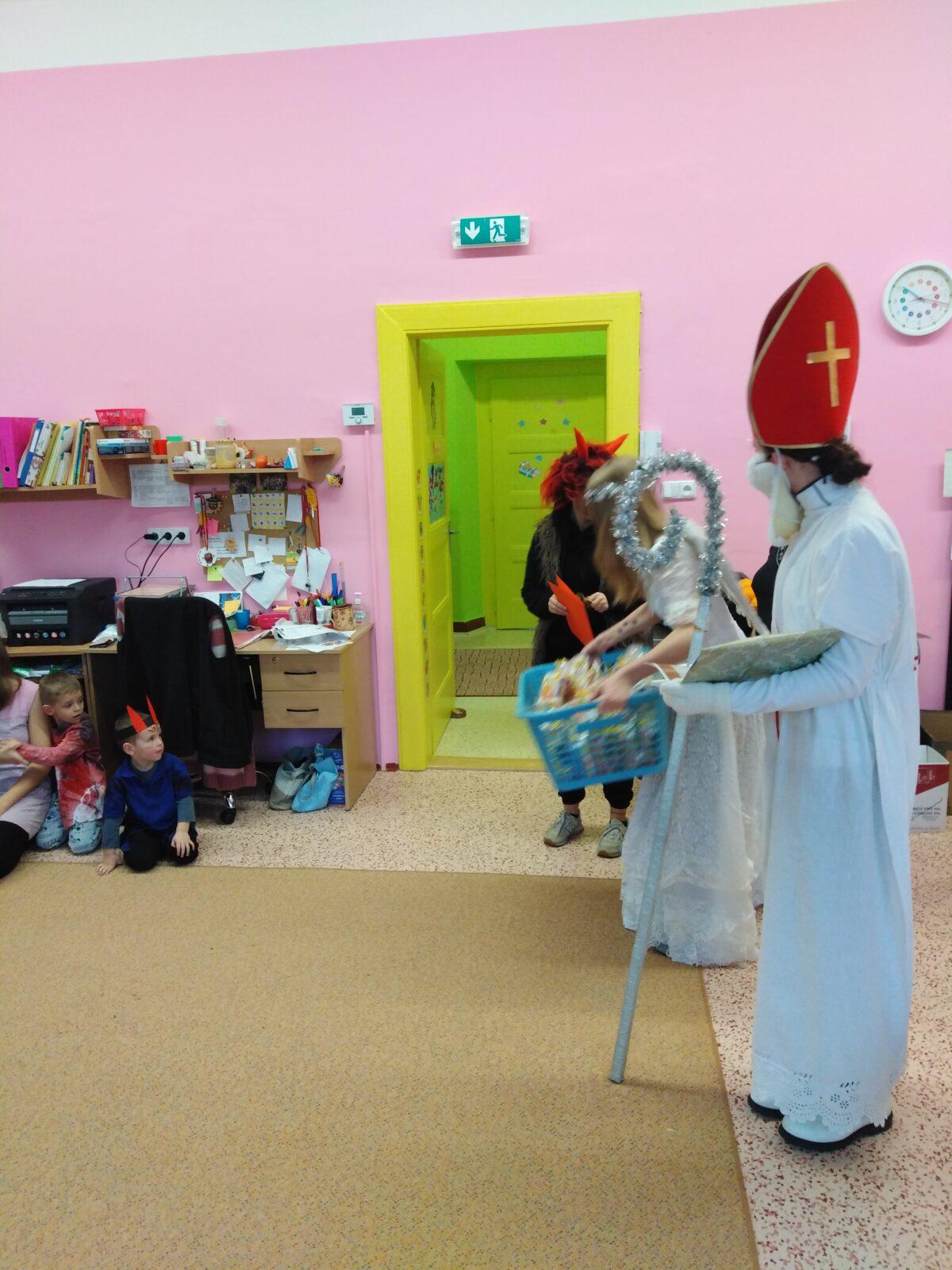 Návštěva ČERTA, MIKULÁŠE A ANDÍLKA v MŠ - 35
