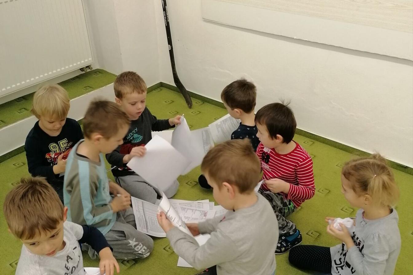 ZIMNÍ OLYMPIJSKÉ HRY V MŠ IV. ("stavíme sněhuláka")