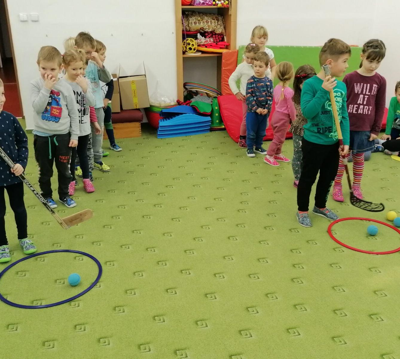 ZIMNÍ OLYMPIJSKÉ HRY V MŠ V. (hod koulí na cíl a "hokej") - 3