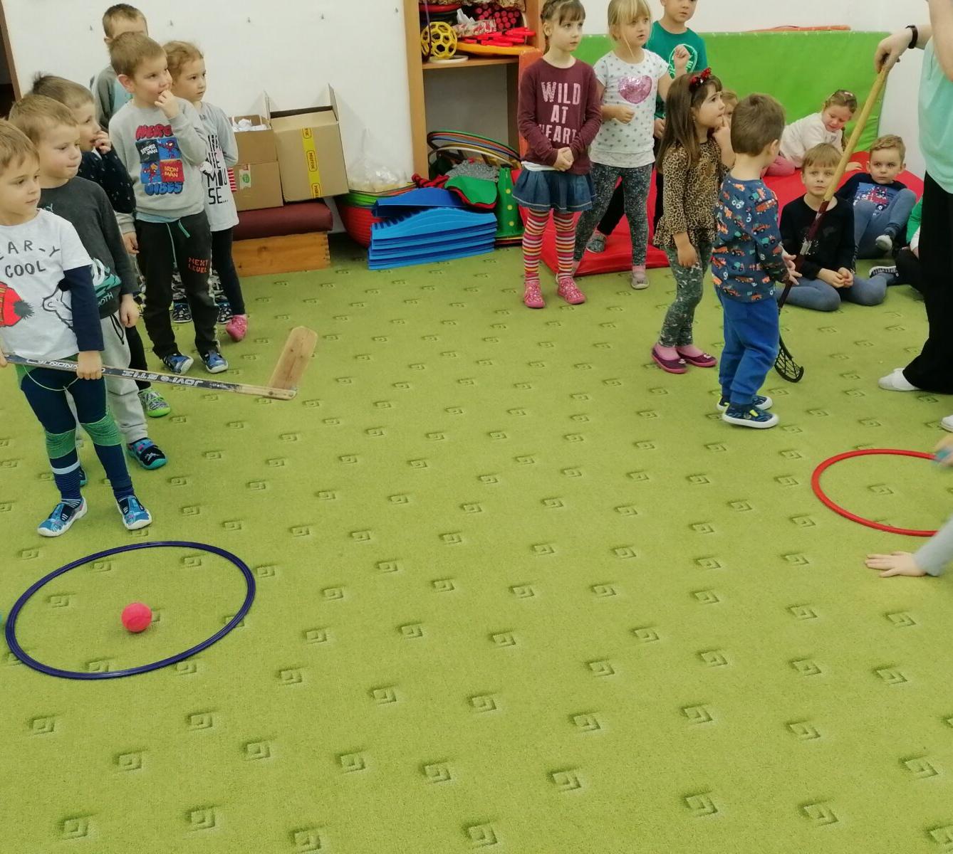 ZIMNÍ OLYMPIJSKÉ HRY V MŠ V. (hod koulí na cíl a "hokej") - 9