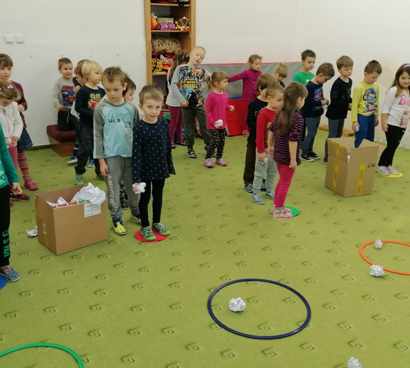 ZIMNÍ OLYMPIJSKÉ HRY V MŠ V. (hod koulí na cíl a "hokej") - 25