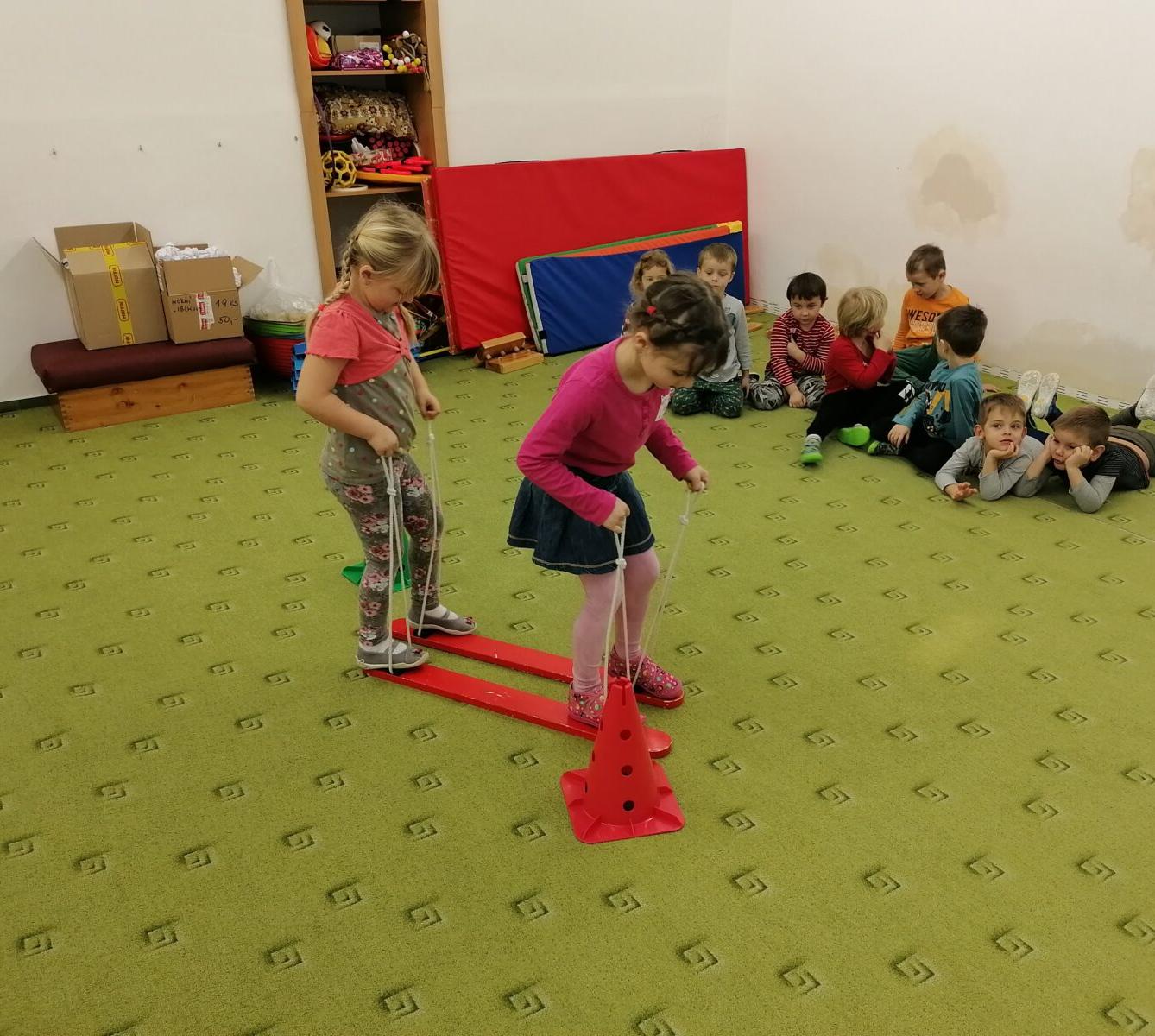 ZIMNÍ OLYMPIJSKÉ HRY V MŠ VI. (slalom na lyžích a "padák") - 8