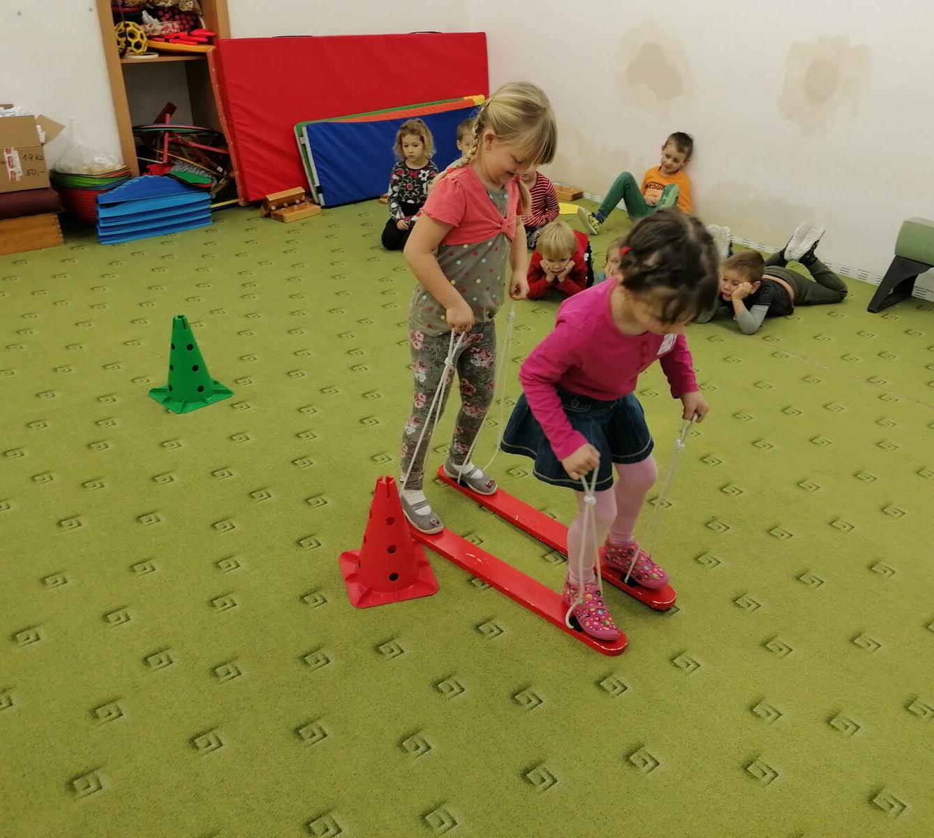 ZIMNÍ OLYMPIJSKÉ HRY V MŠ VI. (slalom na lyžích a "padák") - 9