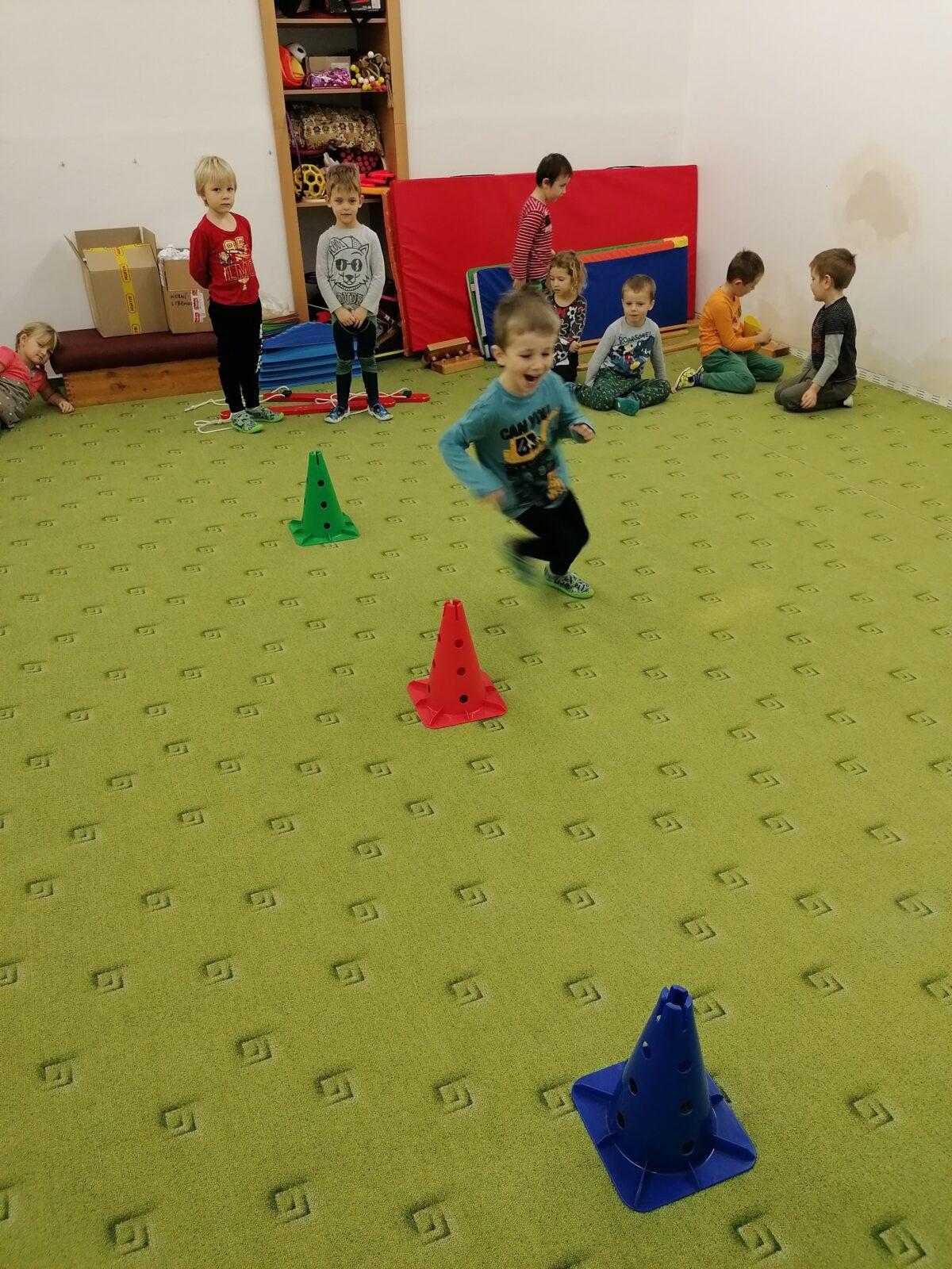 ZIMNÍ OLYMPIJSKÉ HRY V MŠ VI. (slalom na lyžích a "padák") - 21