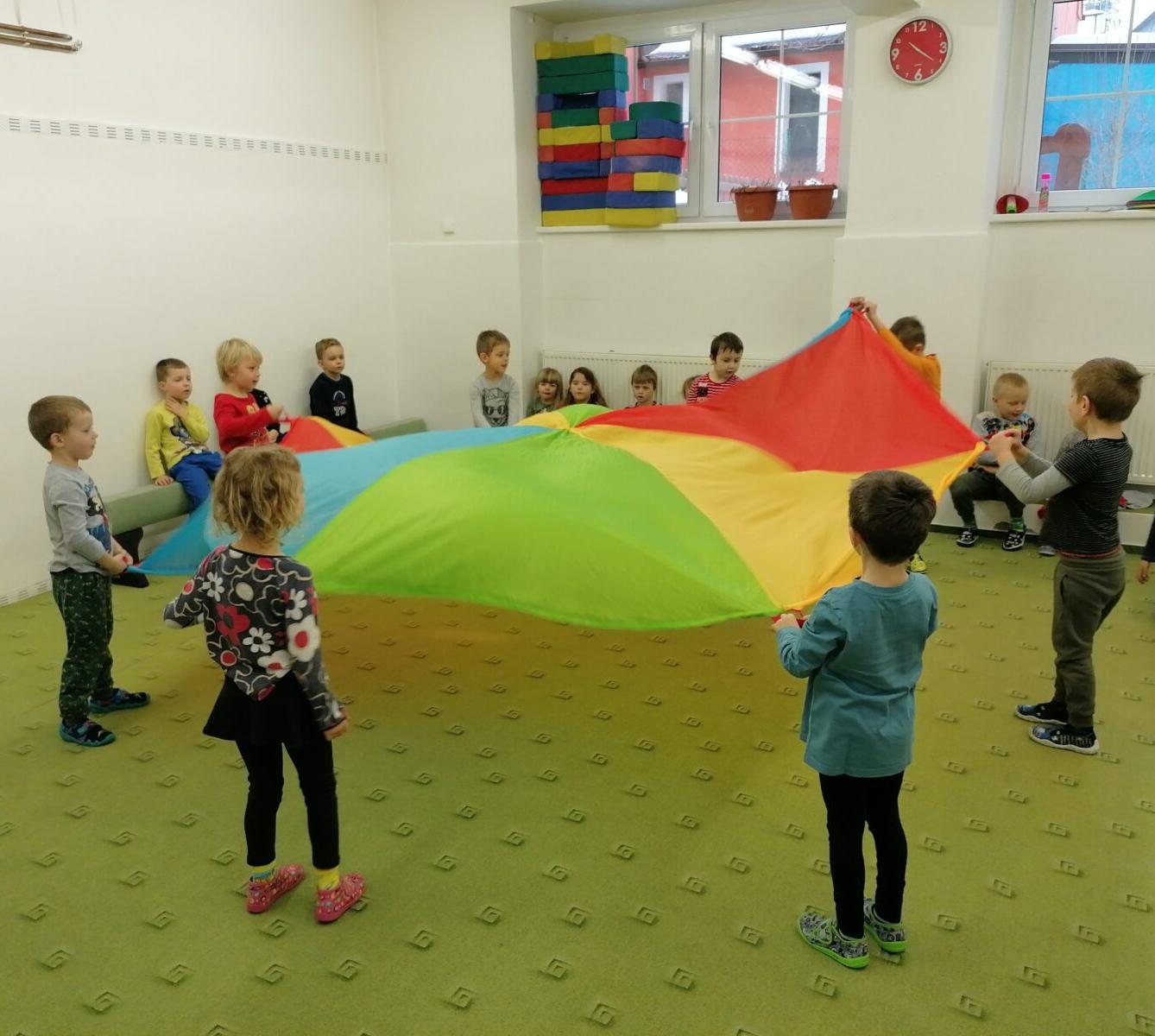 ZIMNÍ OLYMPIJSKÉ HRY V MŠ VI. (slalom na lyžích a "padák") - 41