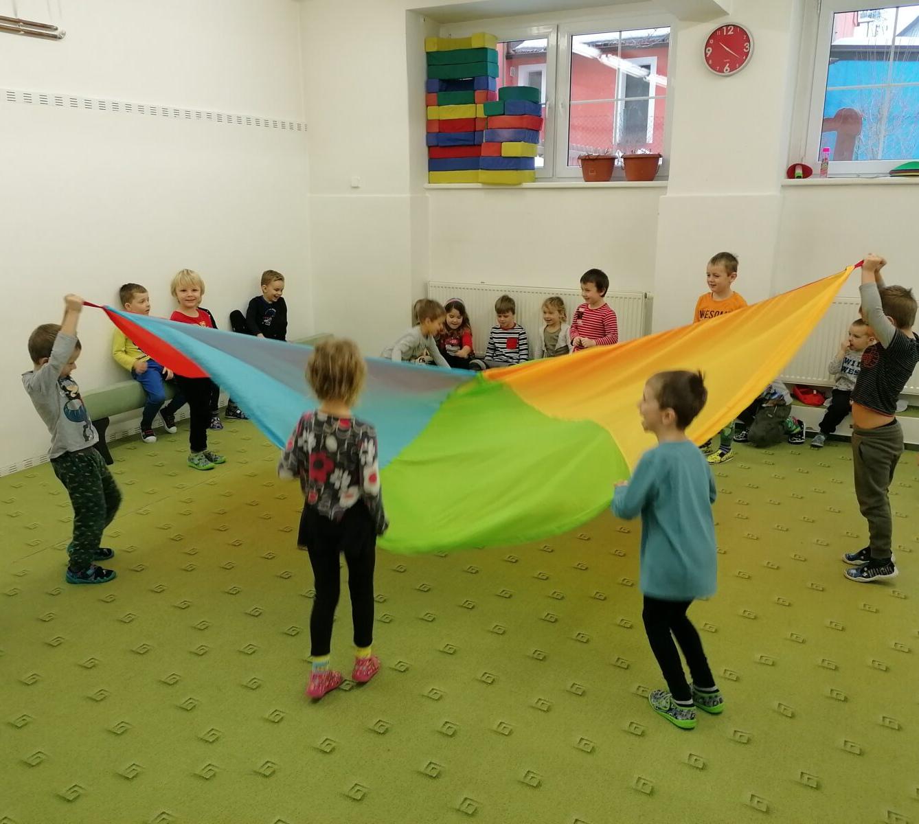 ZIMNÍ OLYMPIJSKÉ HRY V MŠ VI. (slalom na lyžích a "padák") - 42