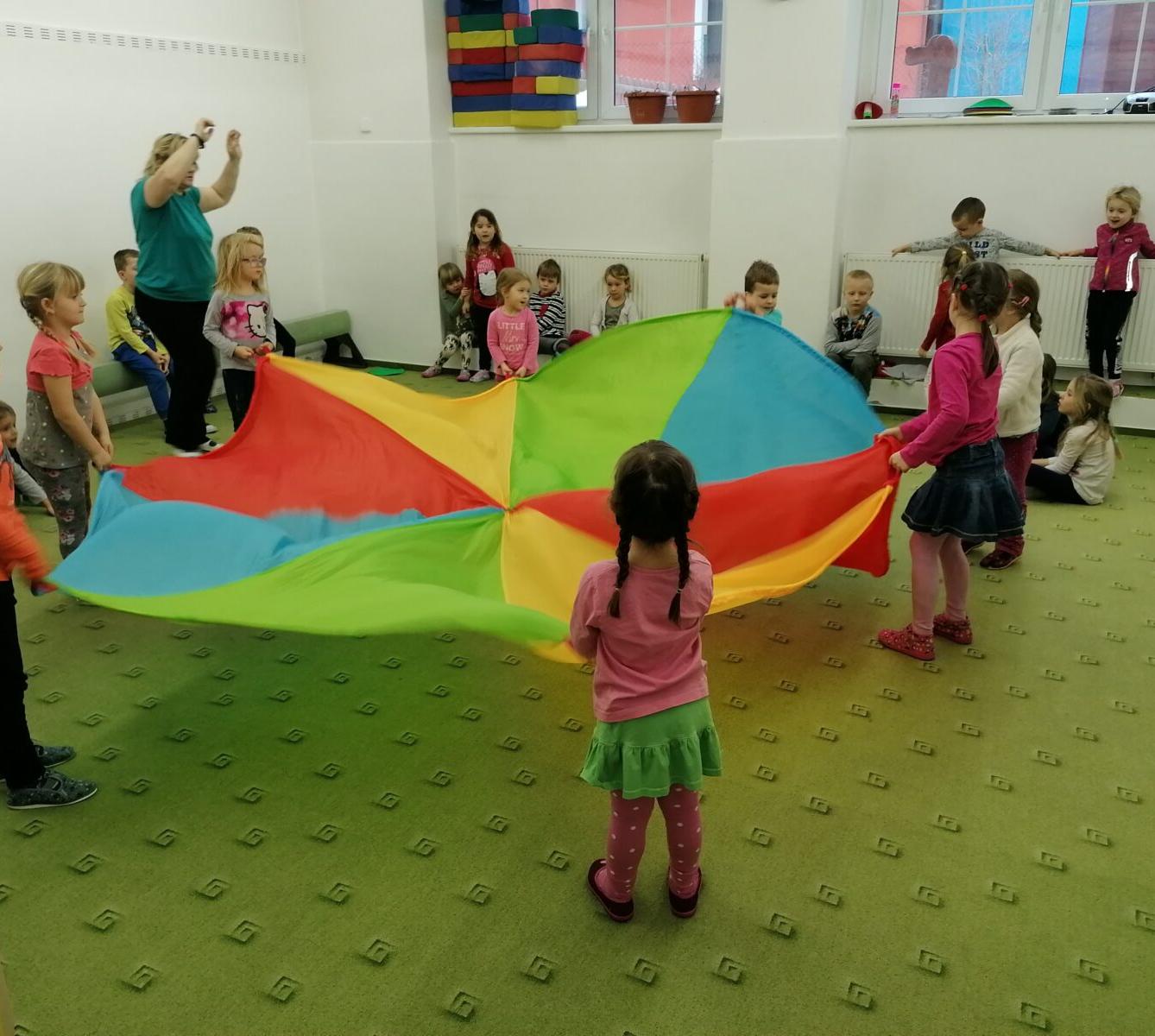 ZIMNÍ OLYMPIJSKÉ HRY V MŠ VI. (slalom na lyžích a "padák") - 43