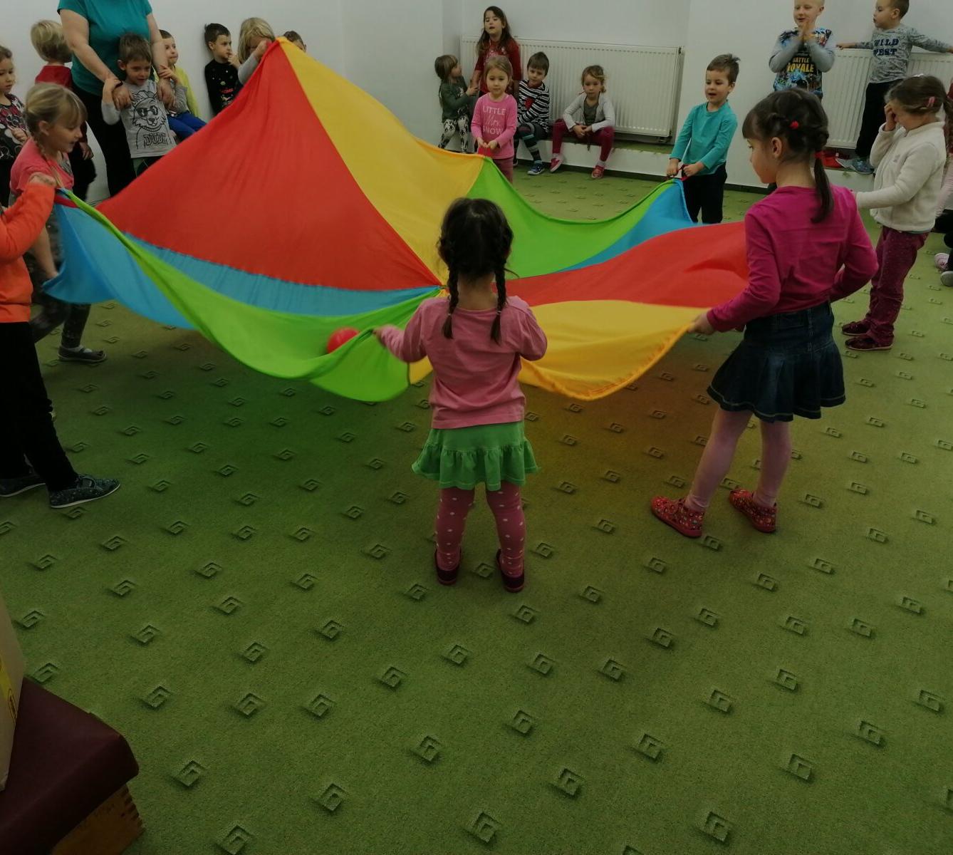 ZIMNÍ OLYMPIJSKÉ HRY V MŠ VI. (slalom na lyžích a "padák") - 44