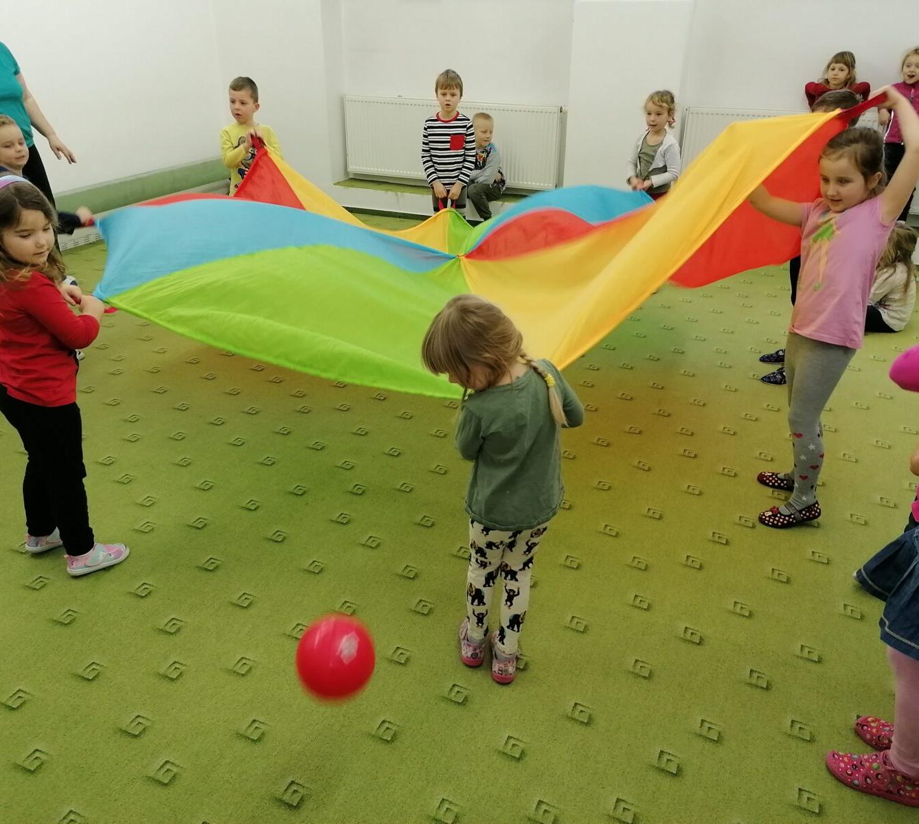 ZIMNÍ OLYMPIJSKÉ HRY V MŠ VI. (slalom na lyžích a "padák") - 46