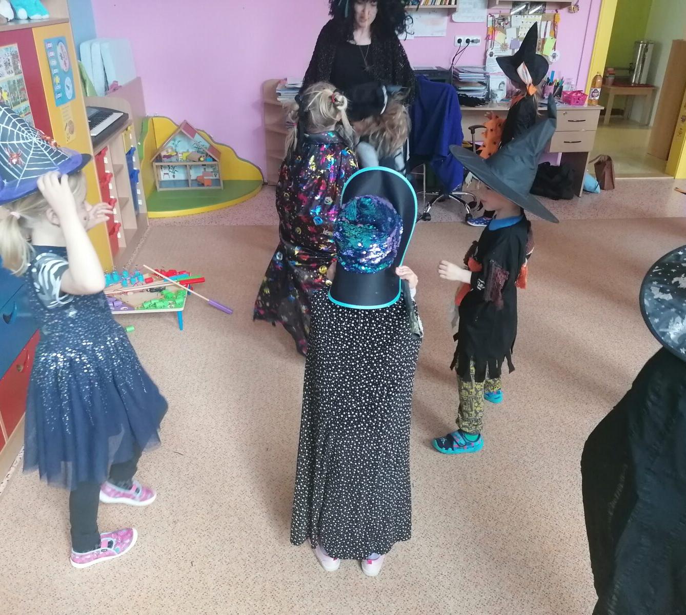 Čarodějnický rej v MŠ :-) - 58
