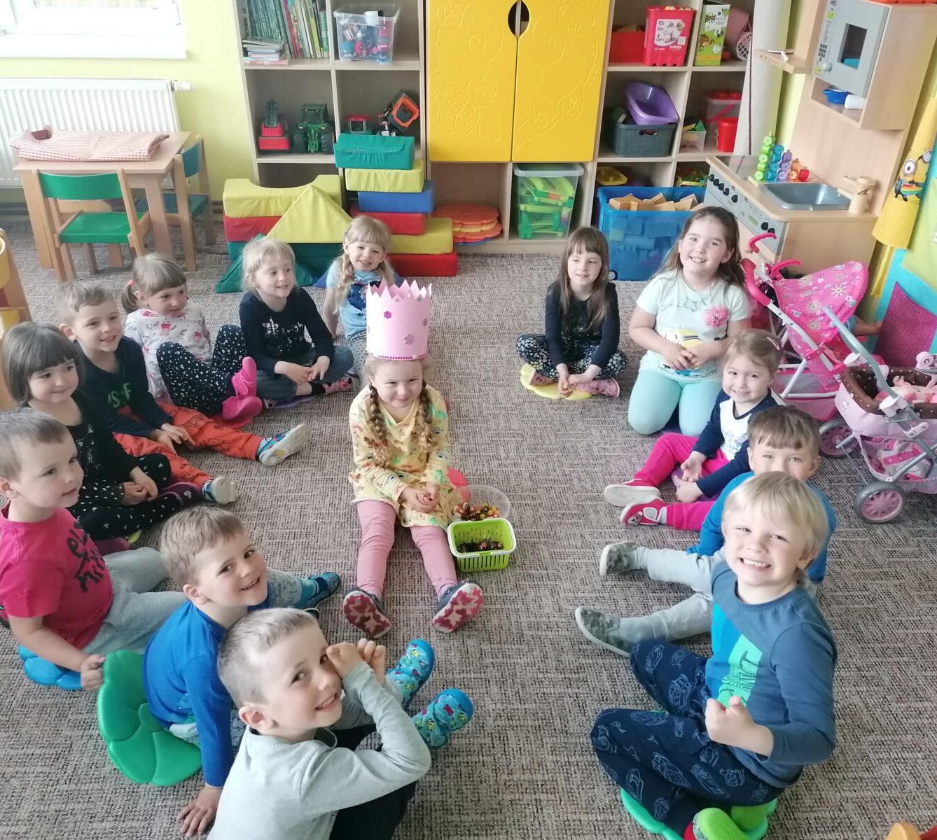 Broučci slaví: Ilonka měla narozeniny :-) - 2