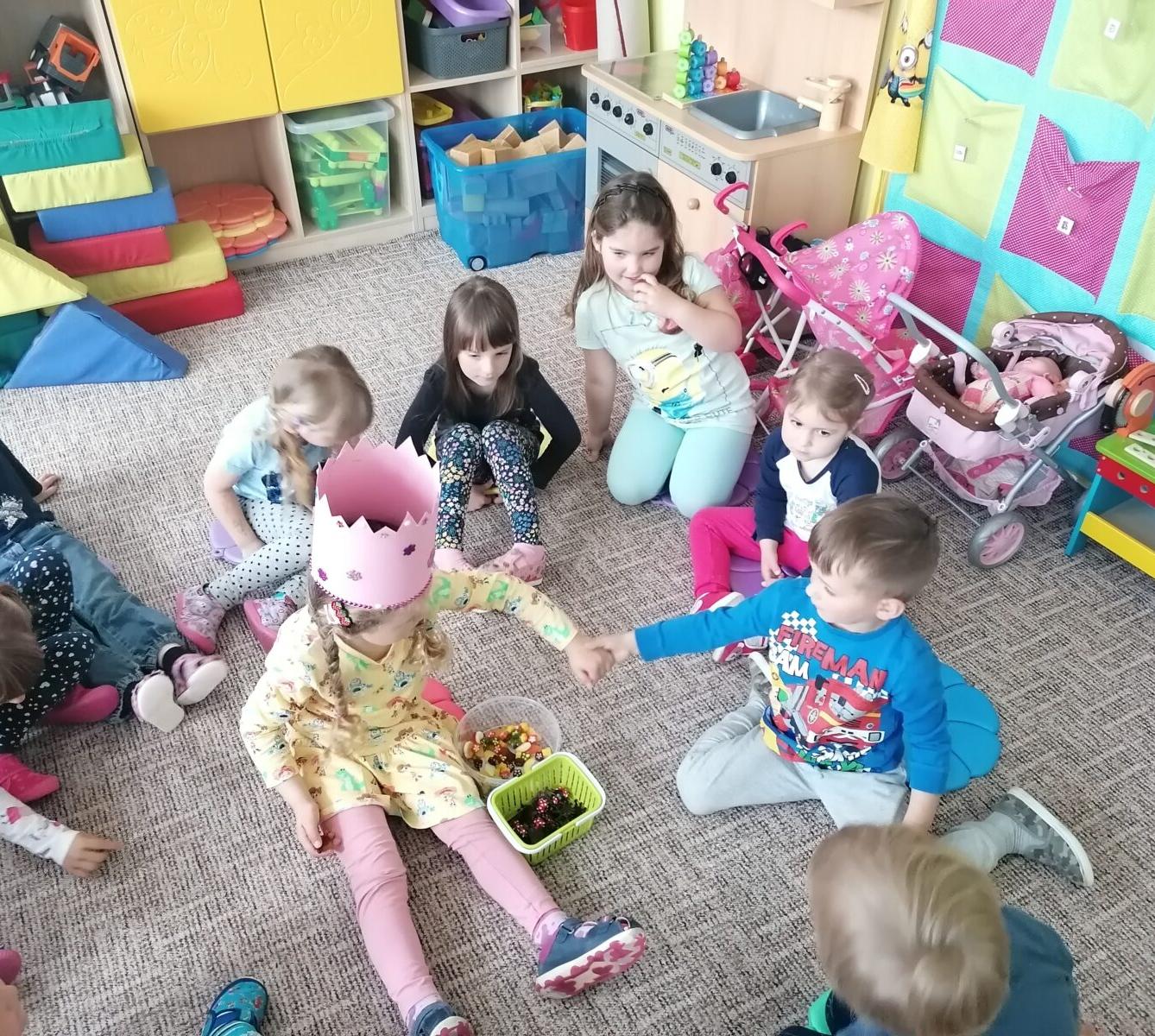 Broučci slaví: Ilonka měla narozeniny :-) - 5