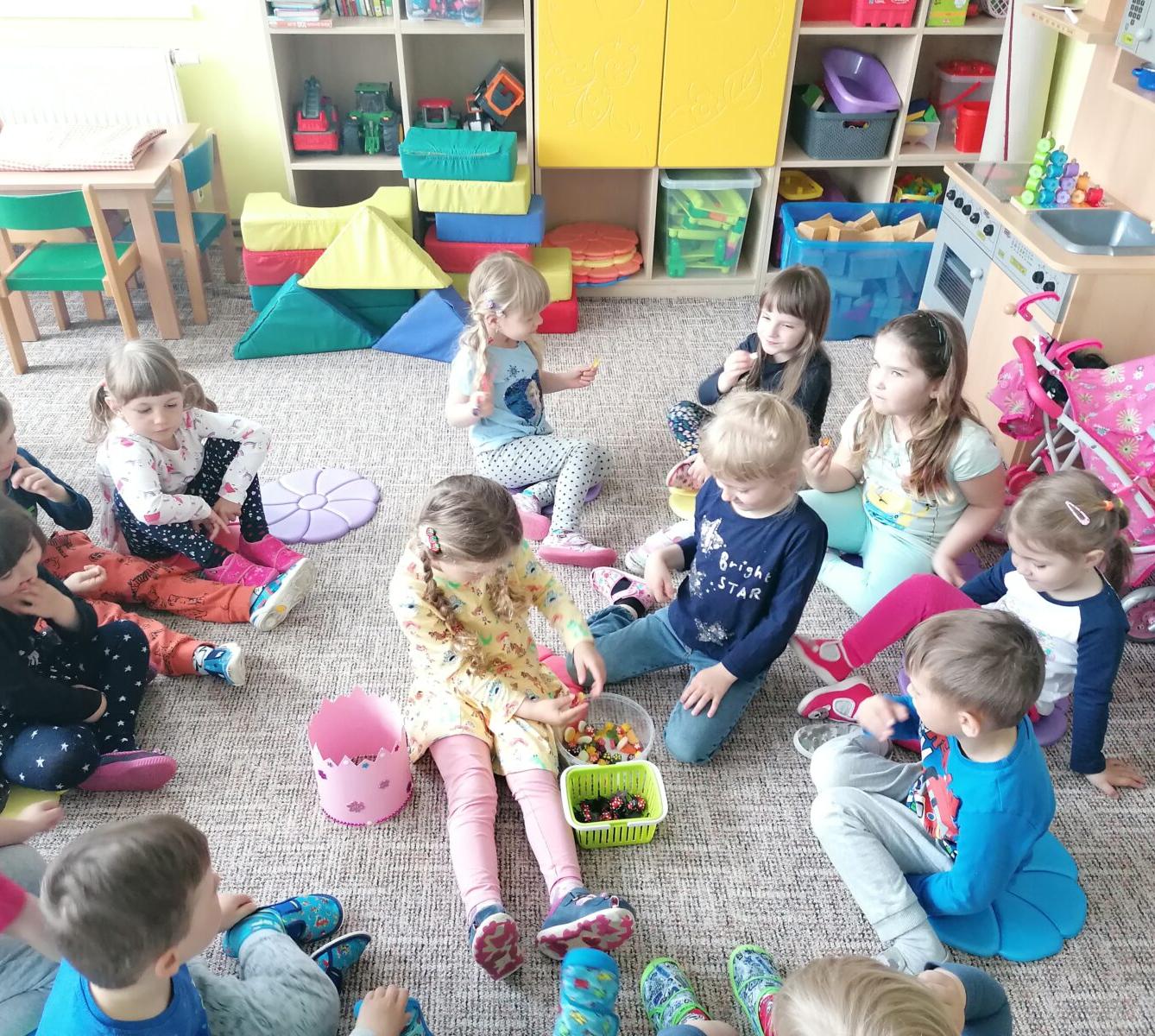 Broučci slaví: Ilonka měla narozeniny :-) - 10