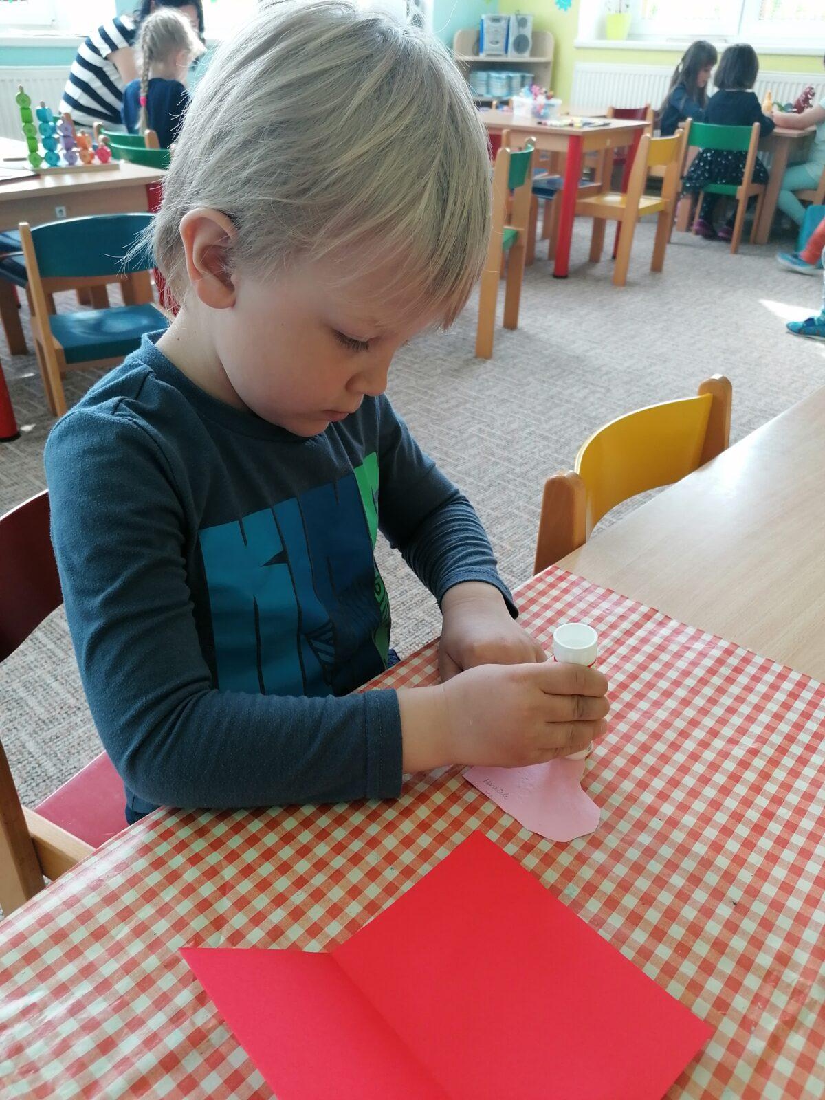 Vyrábíme přáníčko pro maminky:-) - 18