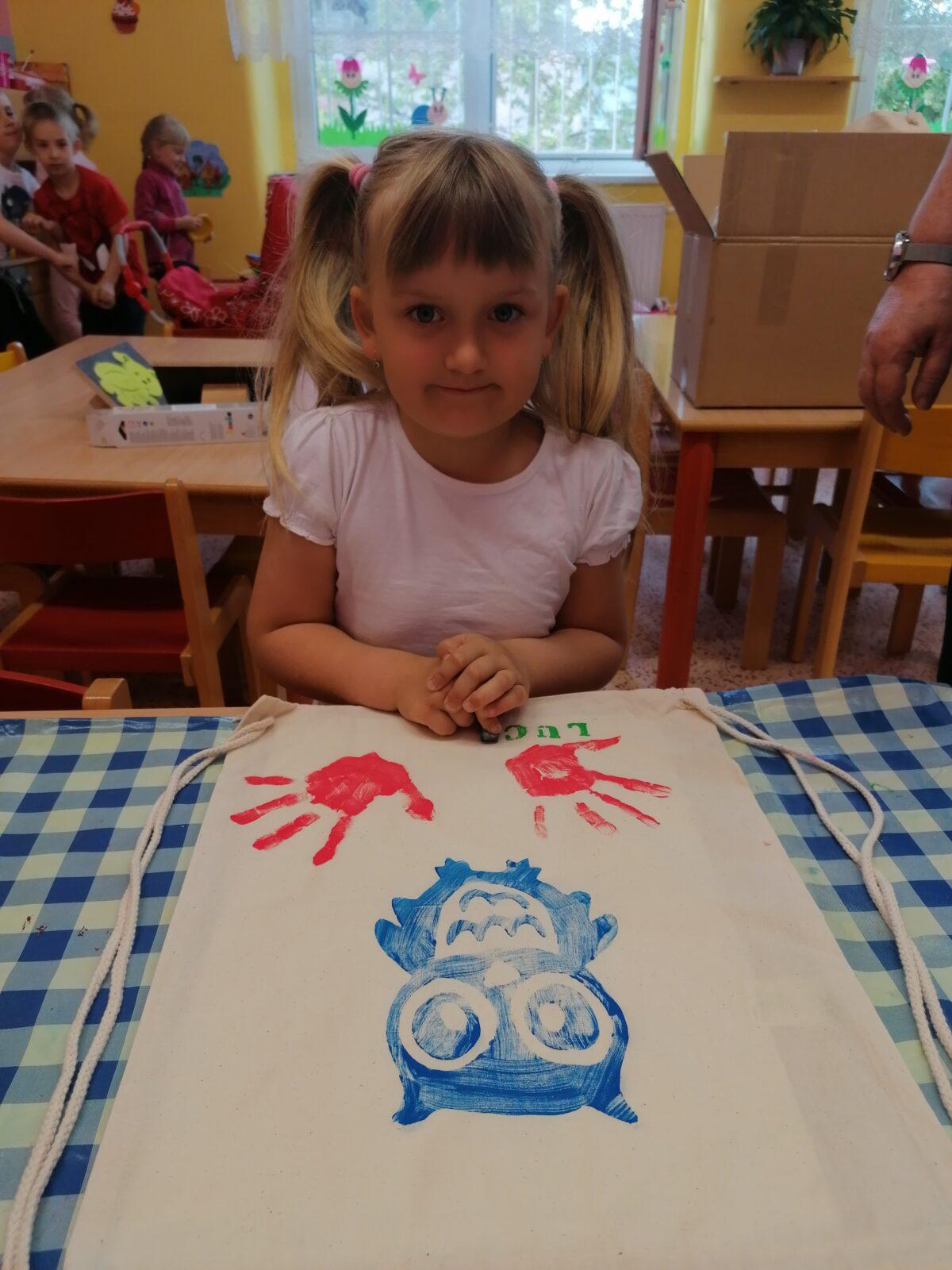 "příprava" batůžků ke dni dětí :-) - 4