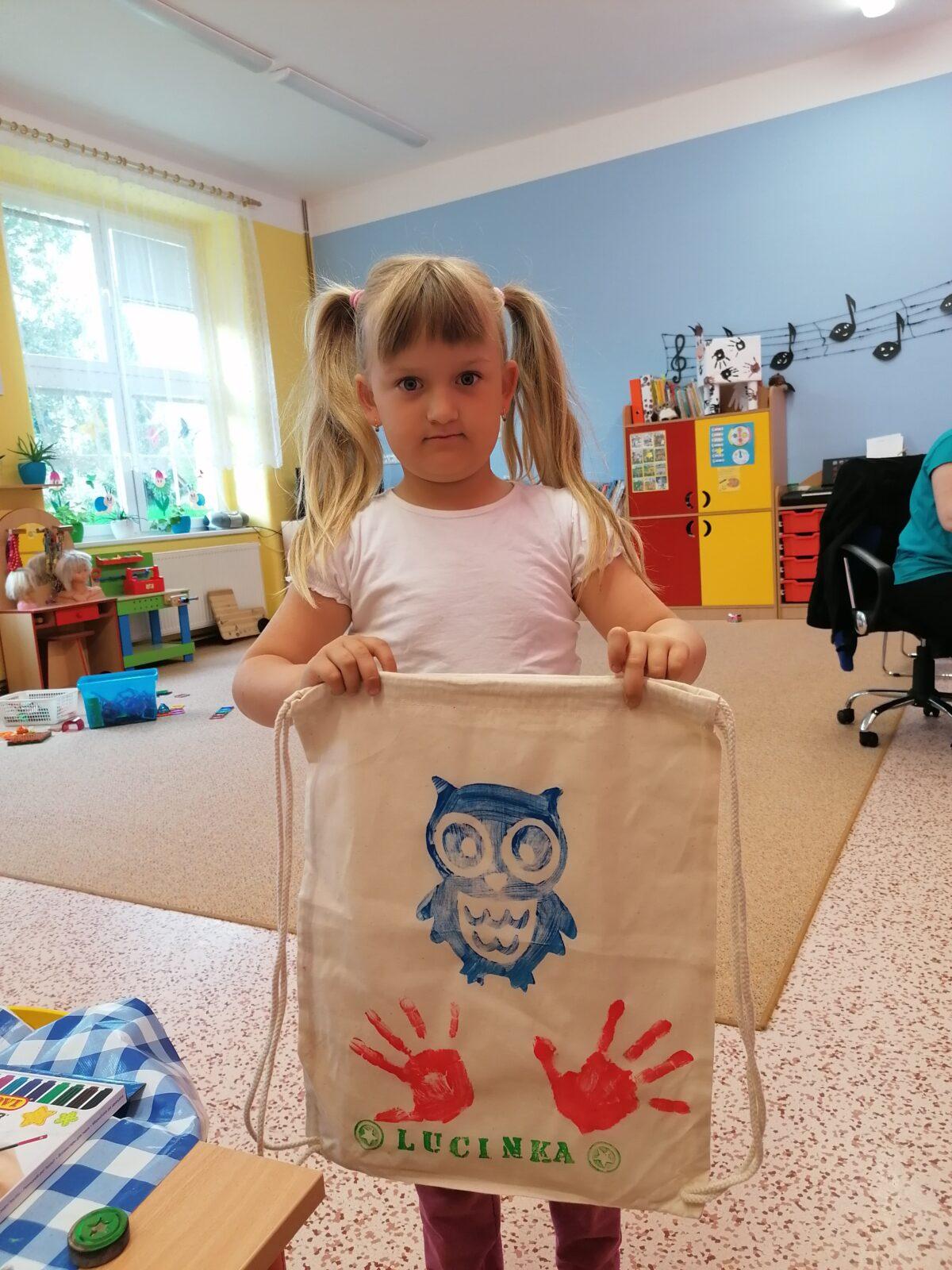 "příprava" batůžků ke dni dětí :-) - 5