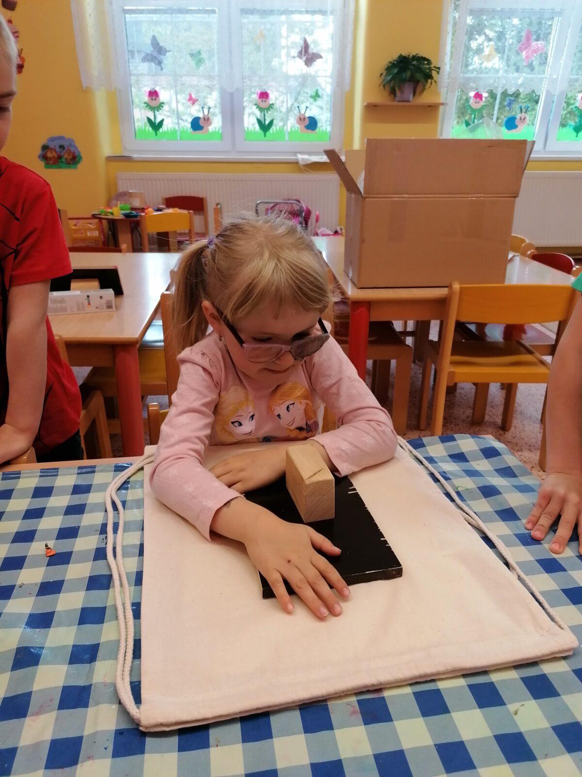 "příprava" batůžků ke dni dětí :-) - 6