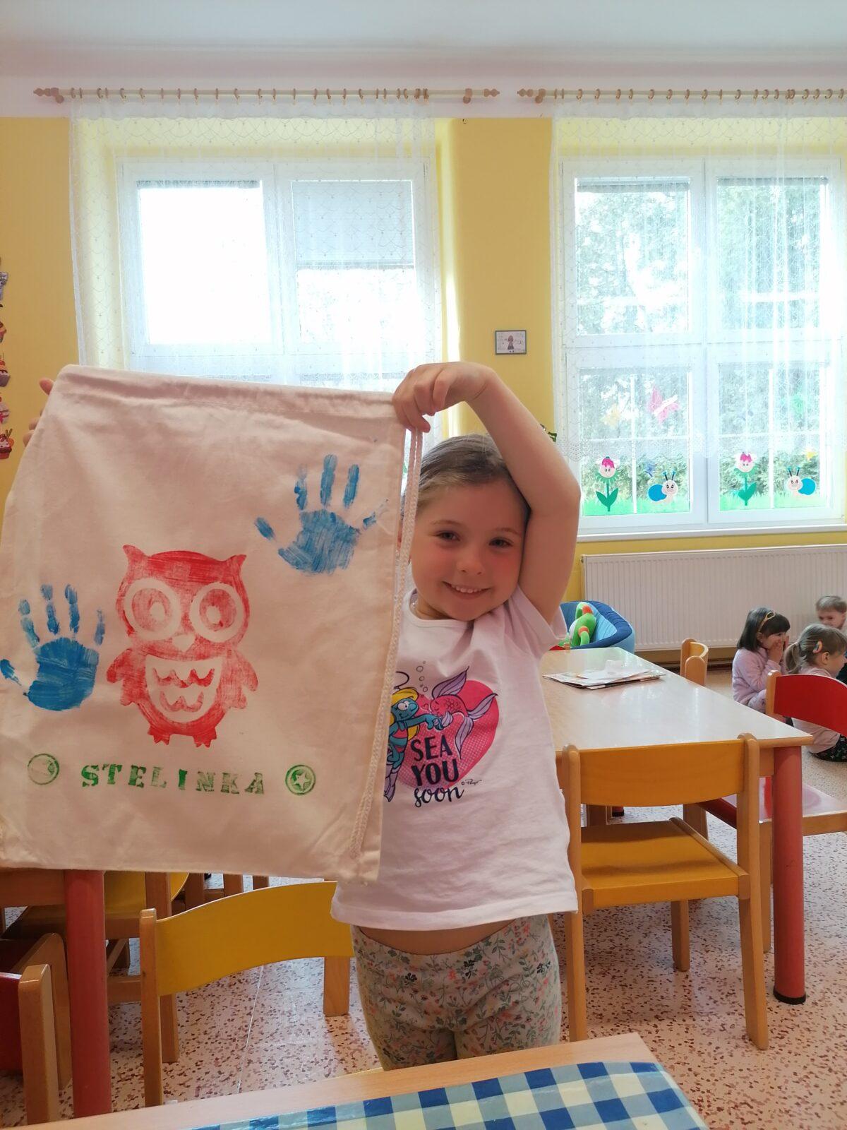 "příprava" batůžků ke dni dětí :-) - 22