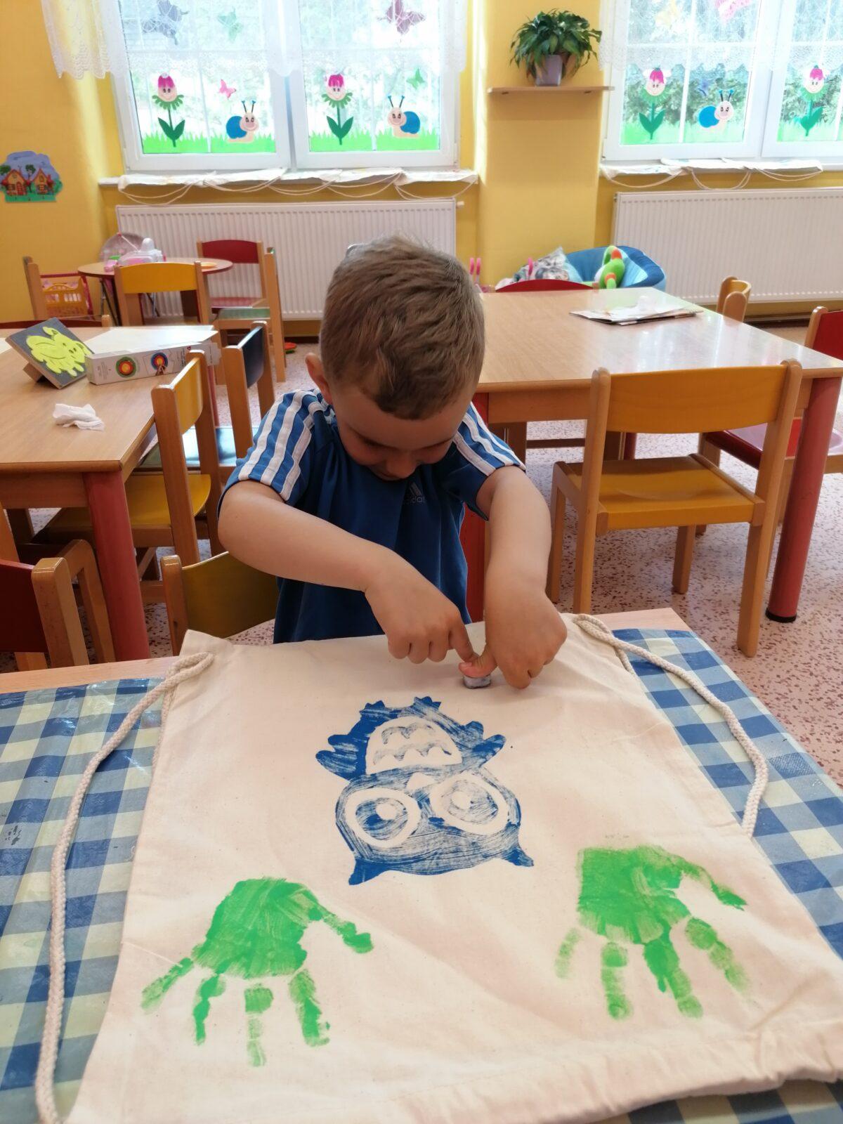 "příprava" batůžků ke dni dětí :-) - 29