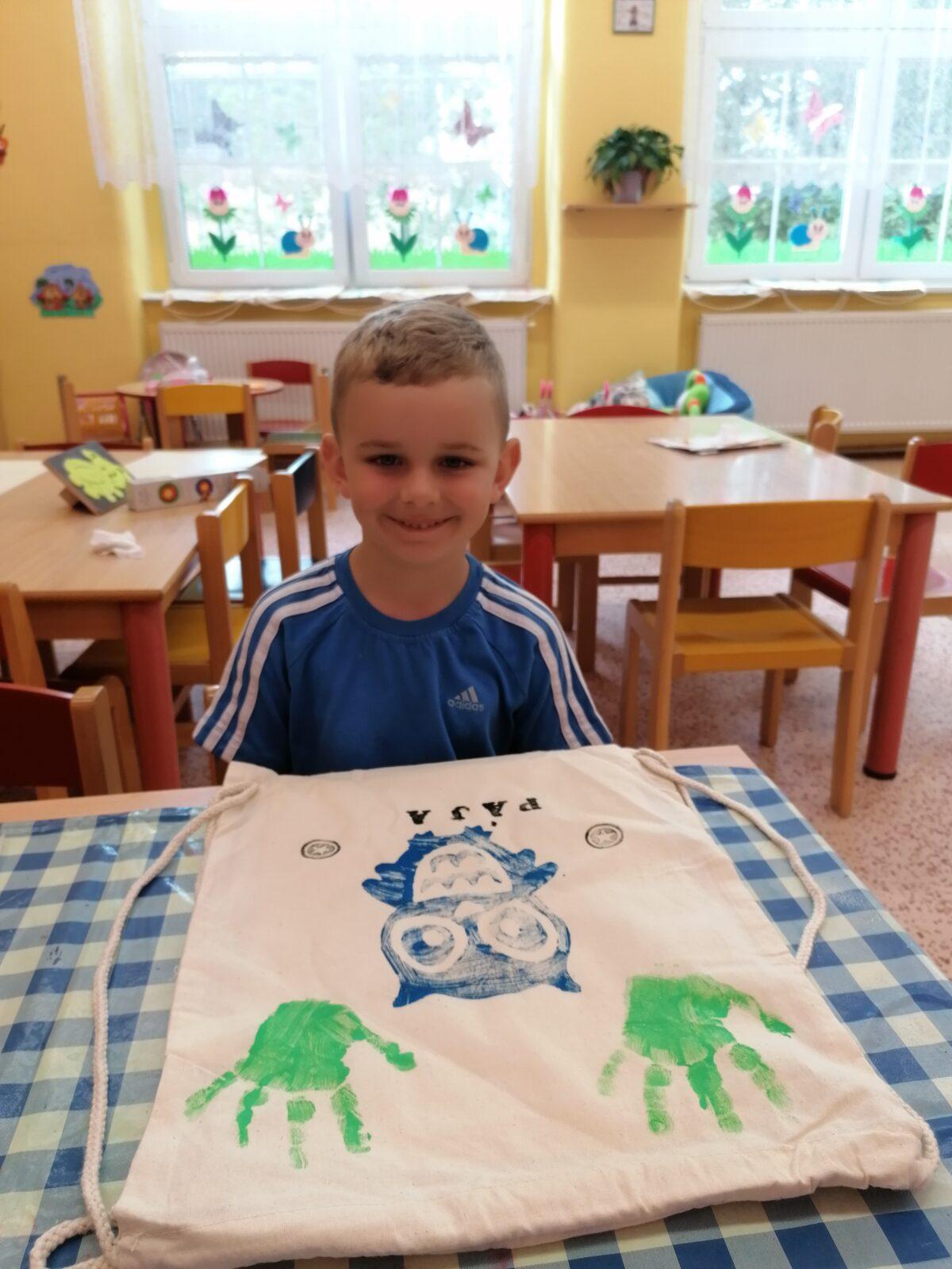 "příprava" batůžků ke dni dětí :-) - 30