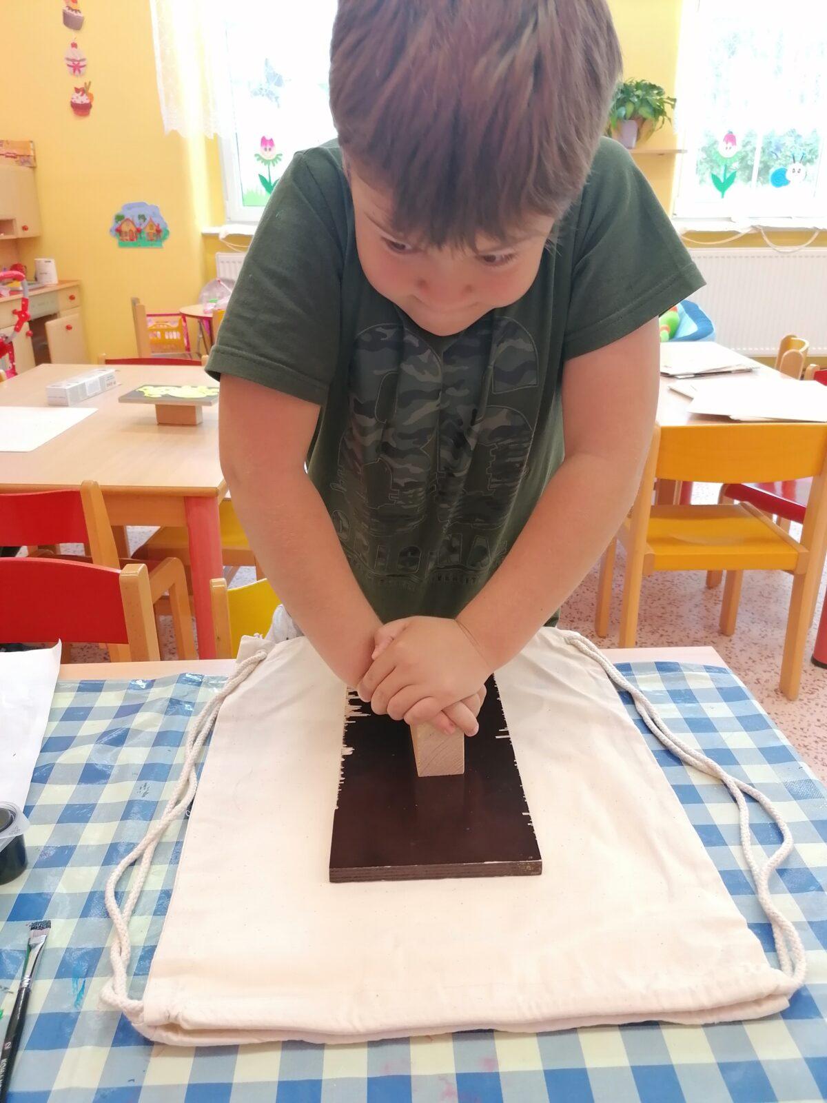 "příprava" batůžků ke dni dětí :-) - 38