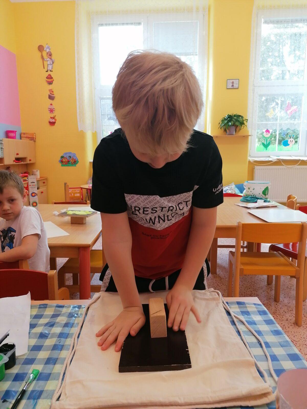 "příprava" batůžků ke dni dětí :-) - 44