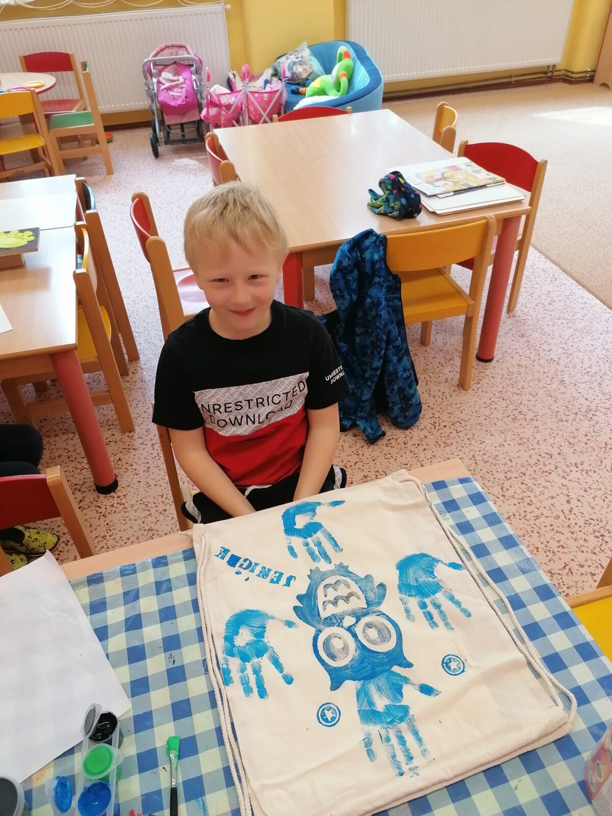 "příprava" batůžků ke dni dětí :-) - 46