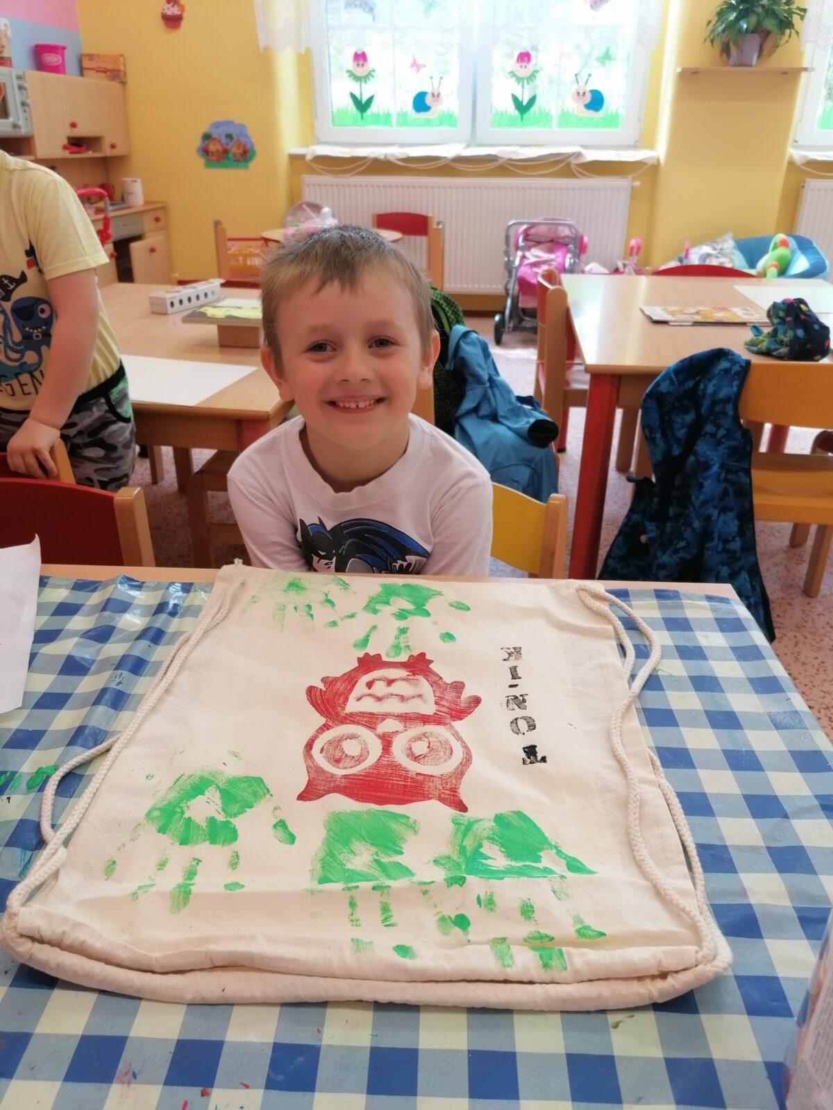 "příprava" batůžků ke dni dětí :-) - 50