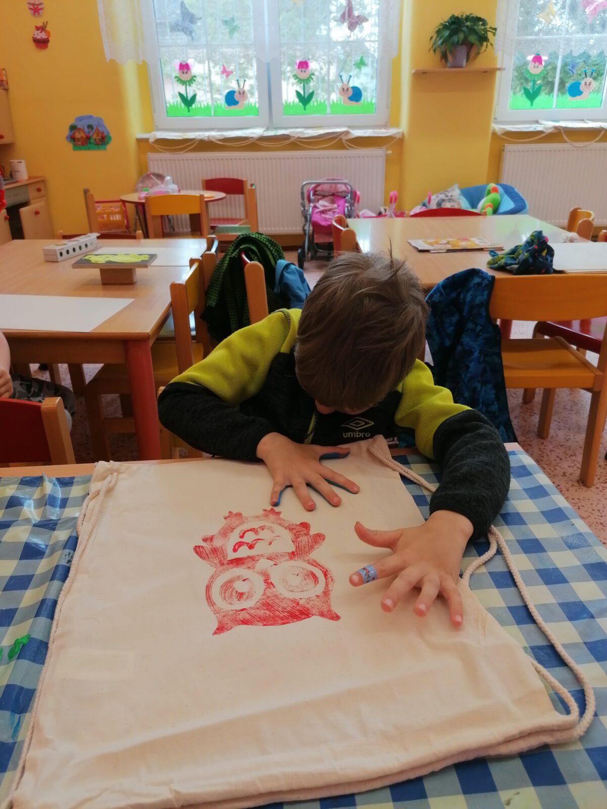 "příprava" batůžků ke dni dětí :-) - 52