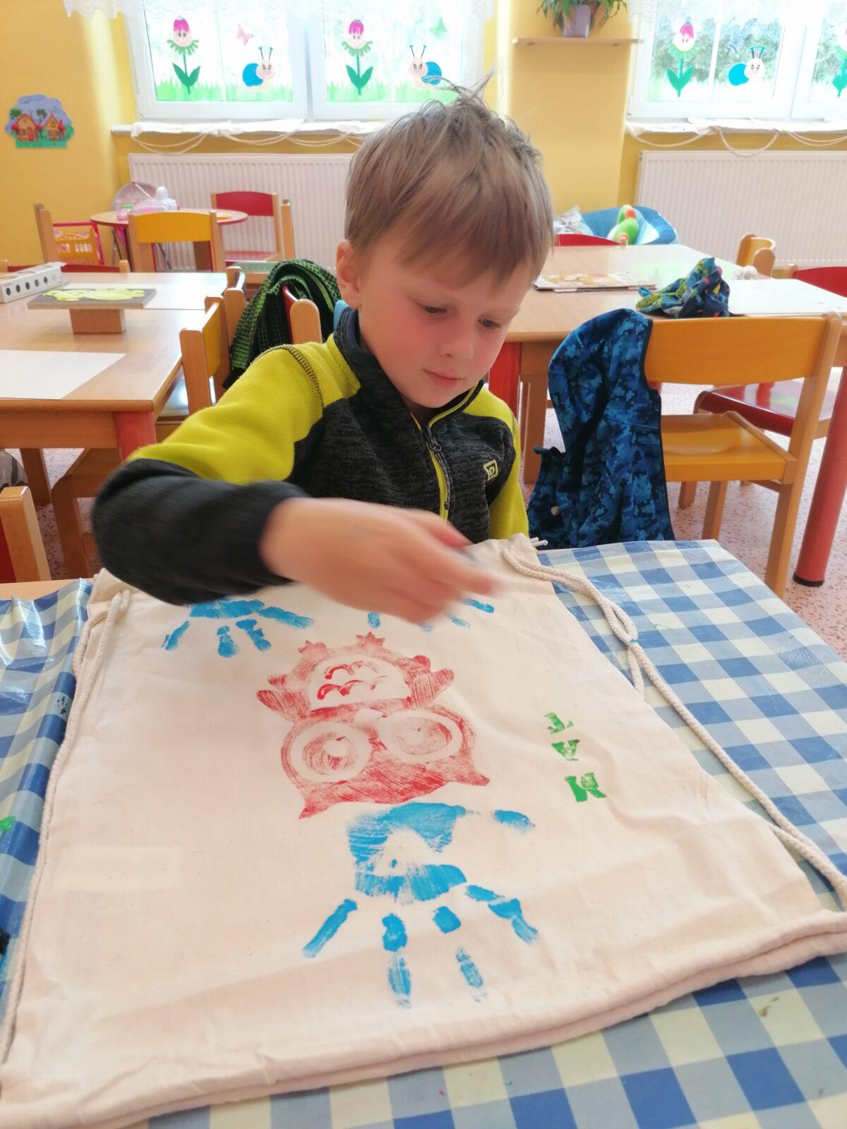 "příprava" batůžků ke dni dětí :-) - 53