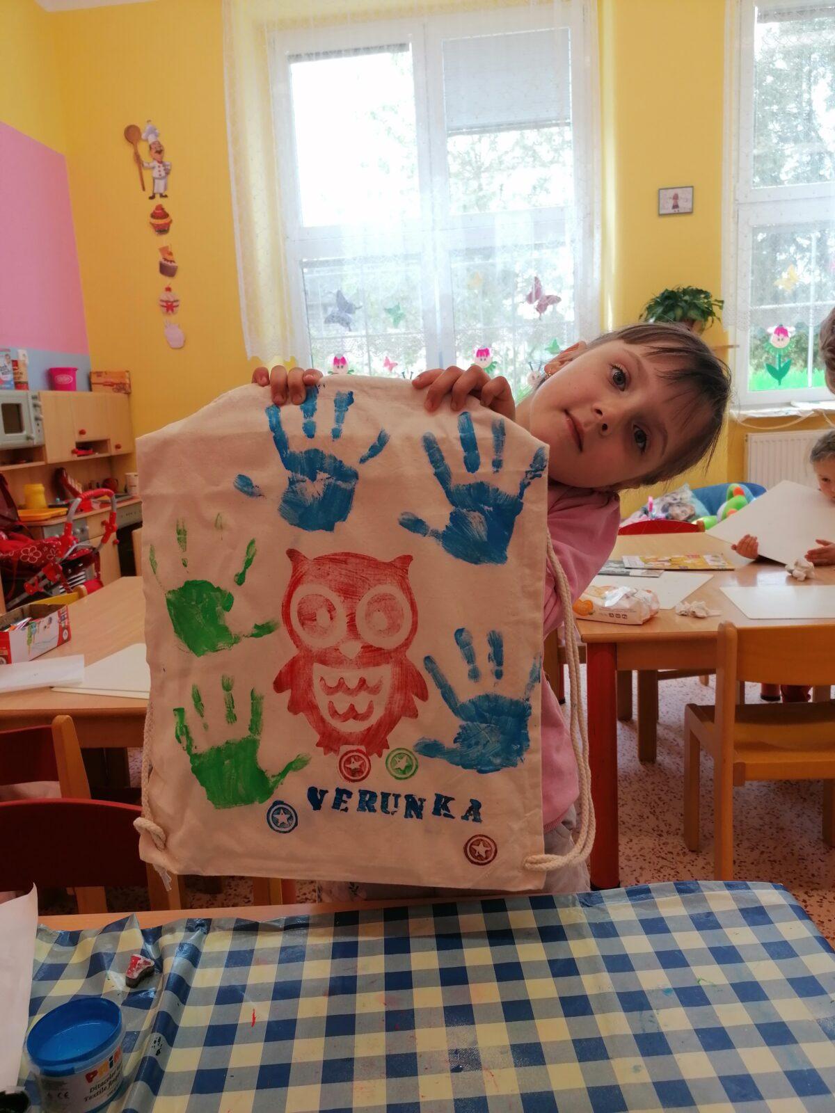 "příprava" batůžků ke dni dětí :-) - 61