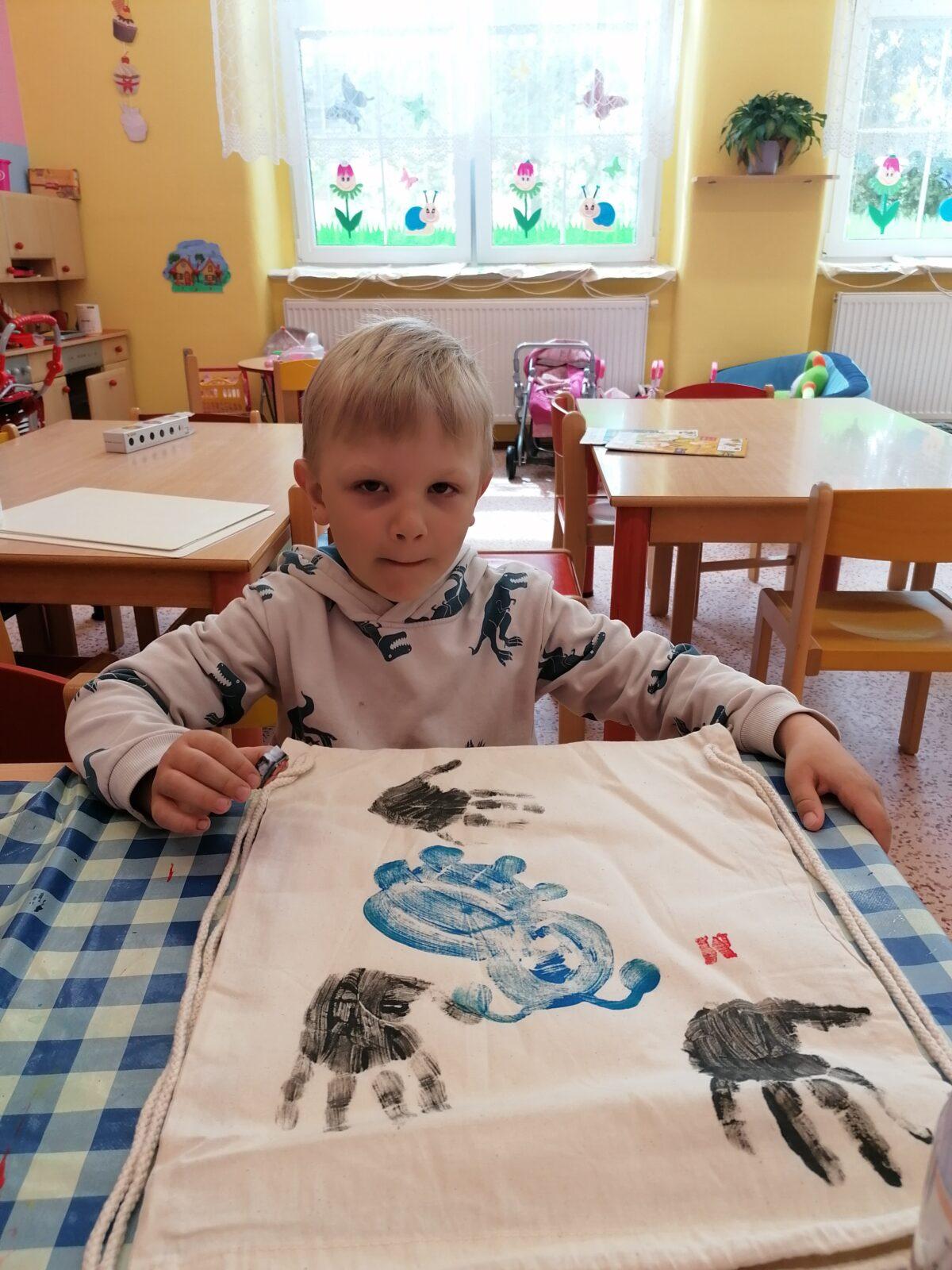 "příprava" batůžků ke dni dětí :-) - 66