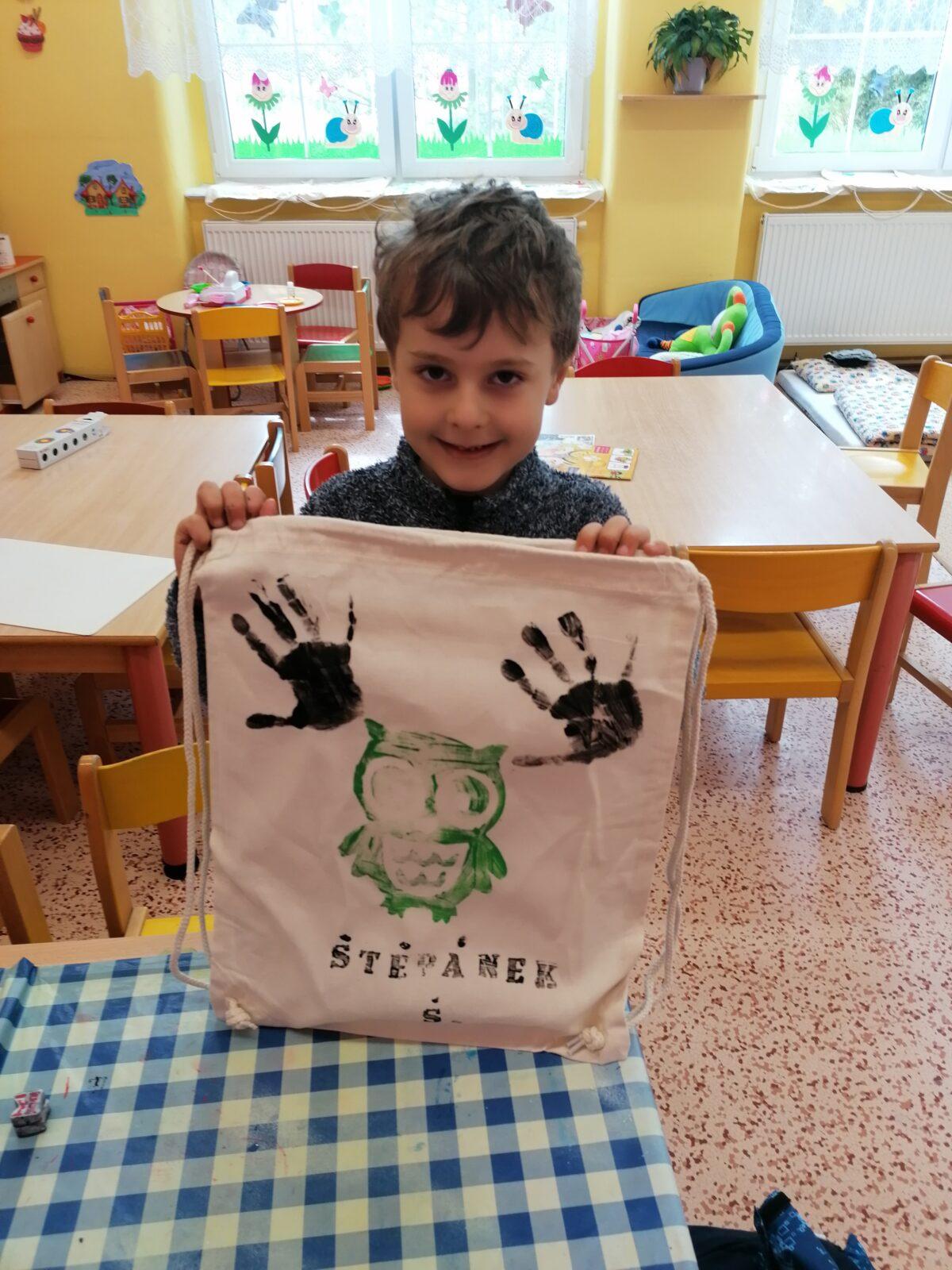 "příprava" batůžků ke dni dětí :-) - 71