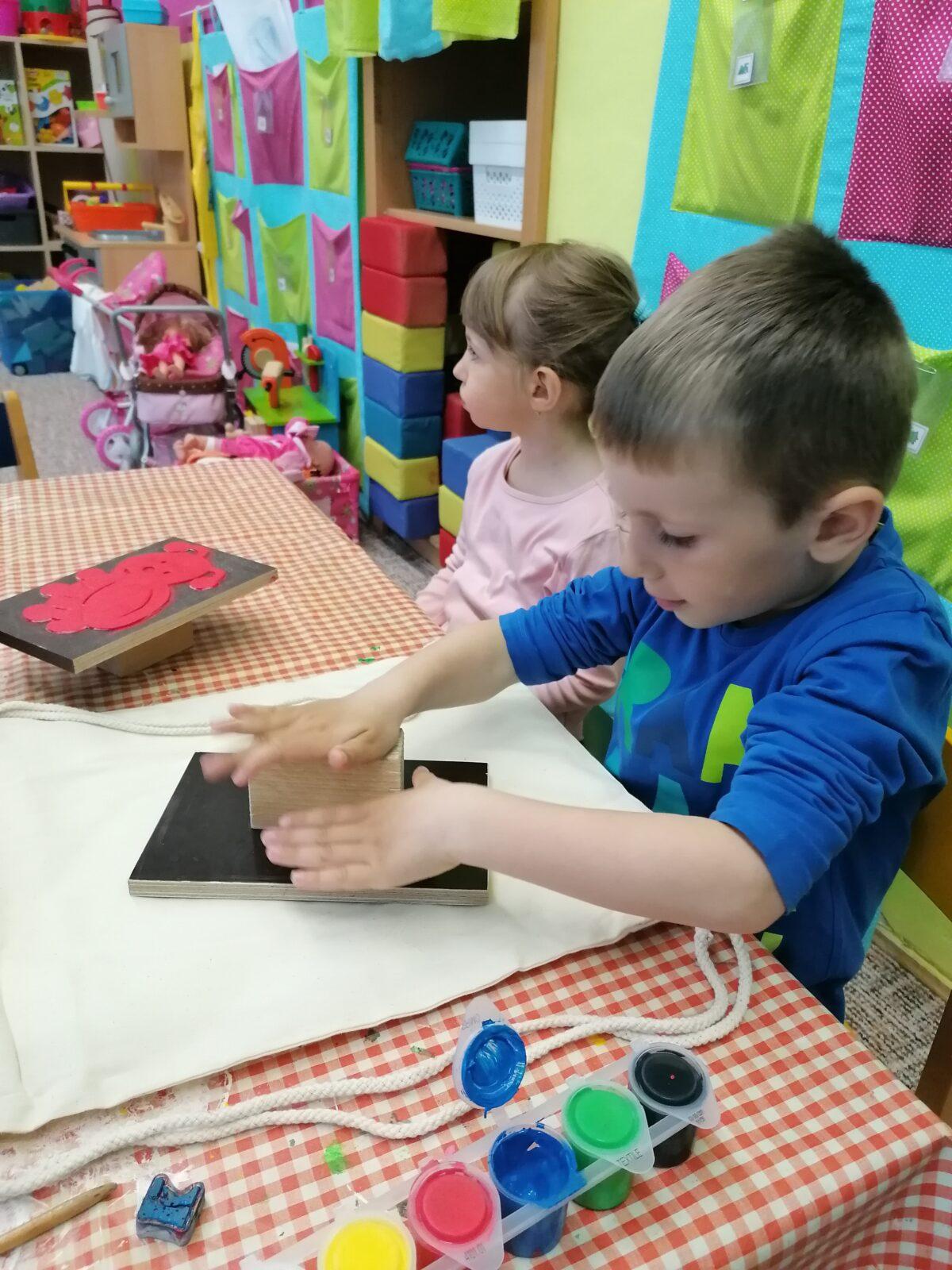 "příprava" batůžků ke dni dětí :-) - 75